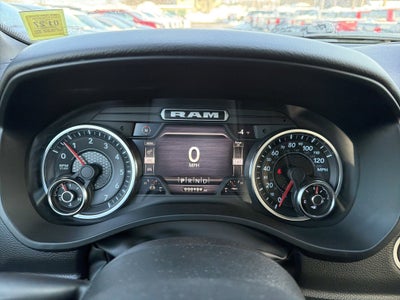 2022 RAM 1500 Big Horn Crew Cab 4x4 5'7" Box