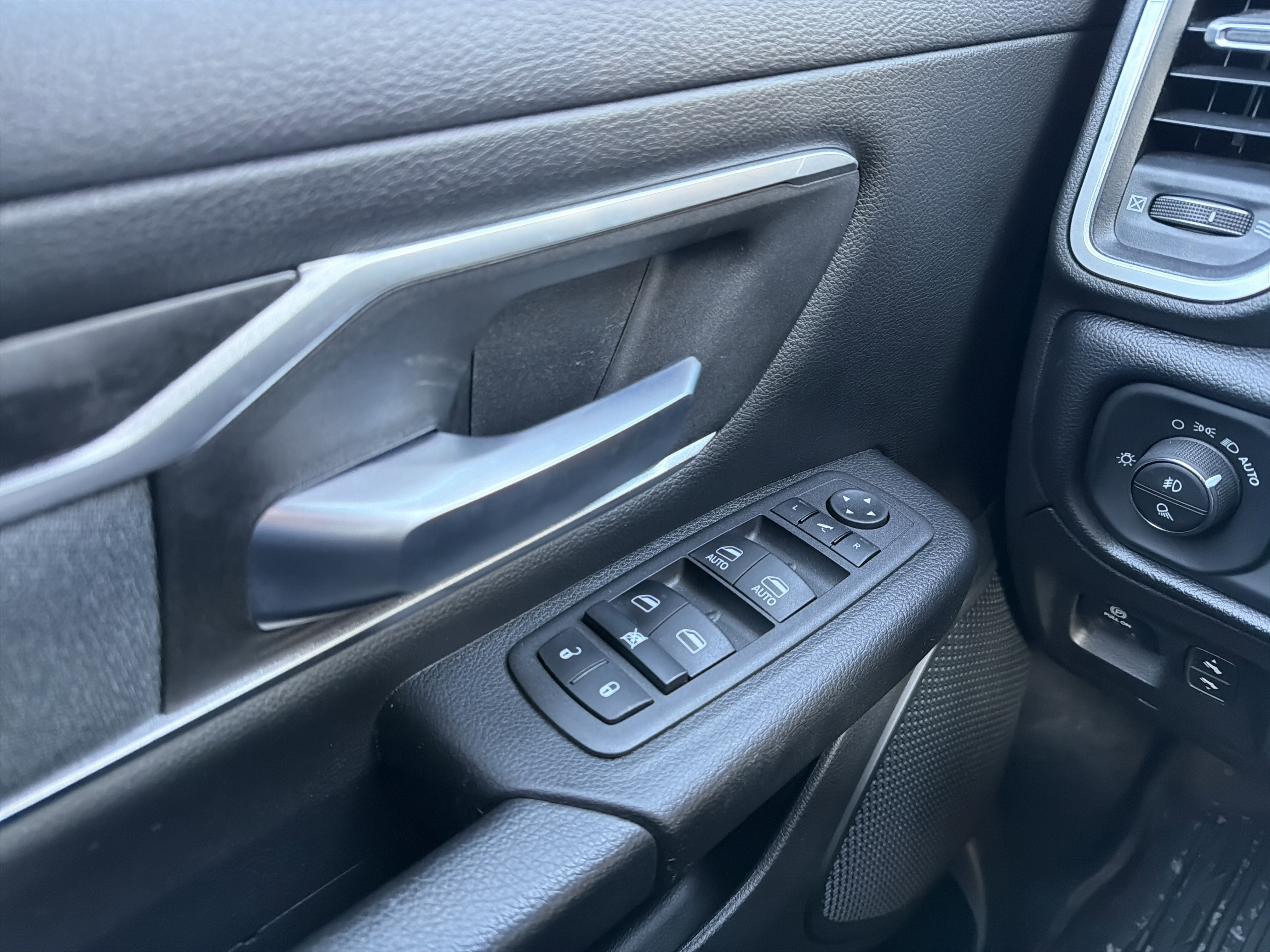 2022 RAM 1500 Big Horn Crew Cab 4x4 5'7" Box