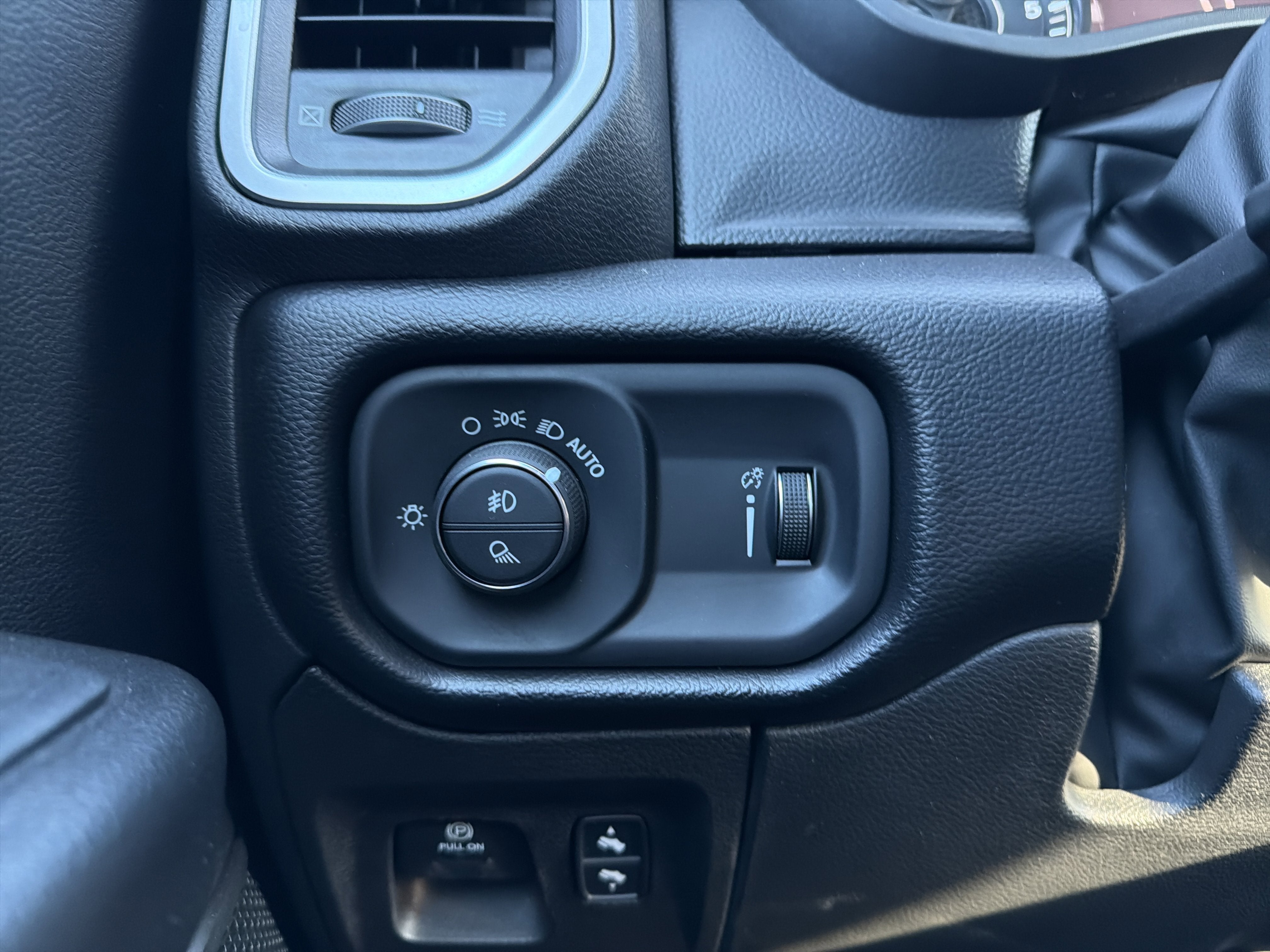 2022 RAM 1500 Big Horn Crew Cab 4x4 5'7" Box