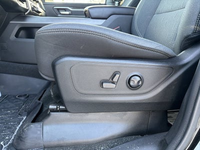 2022 RAM 1500 Big Horn Crew Cab 4x4 5'7" Box