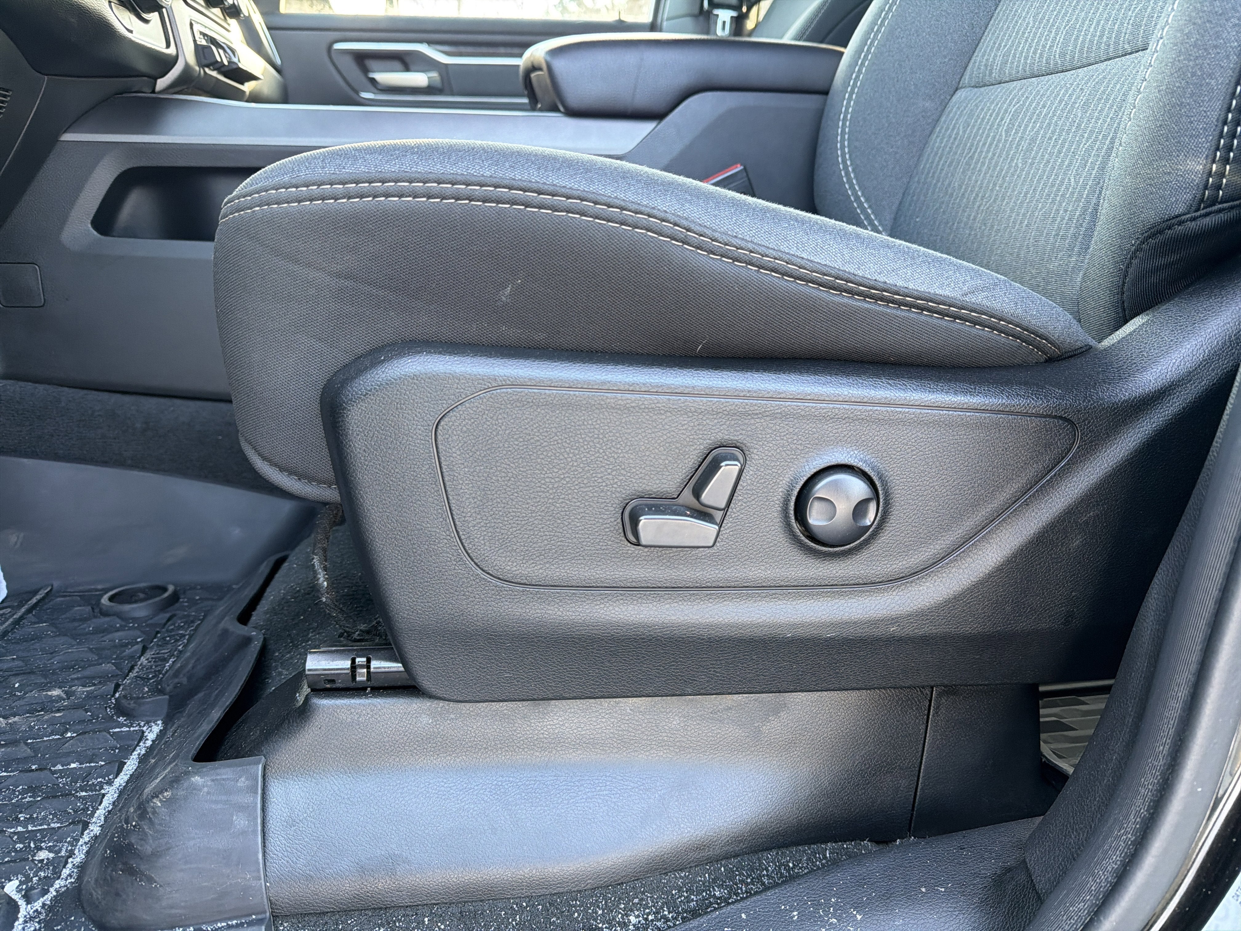 2022 RAM 1500 Big Horn Crew Cab 4x4 5'7" Box