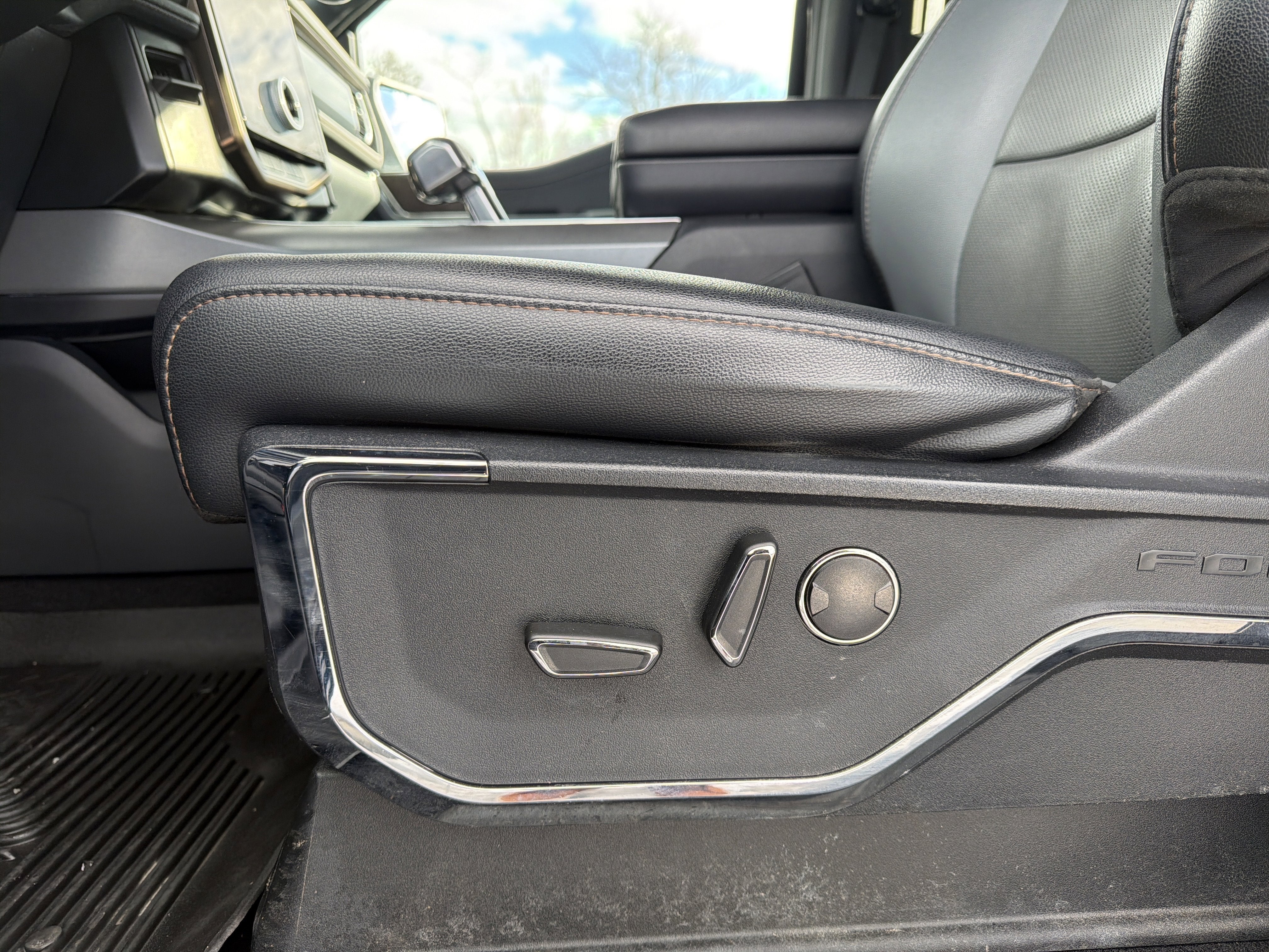 2023 Ford F-150 Lightning LARIAT