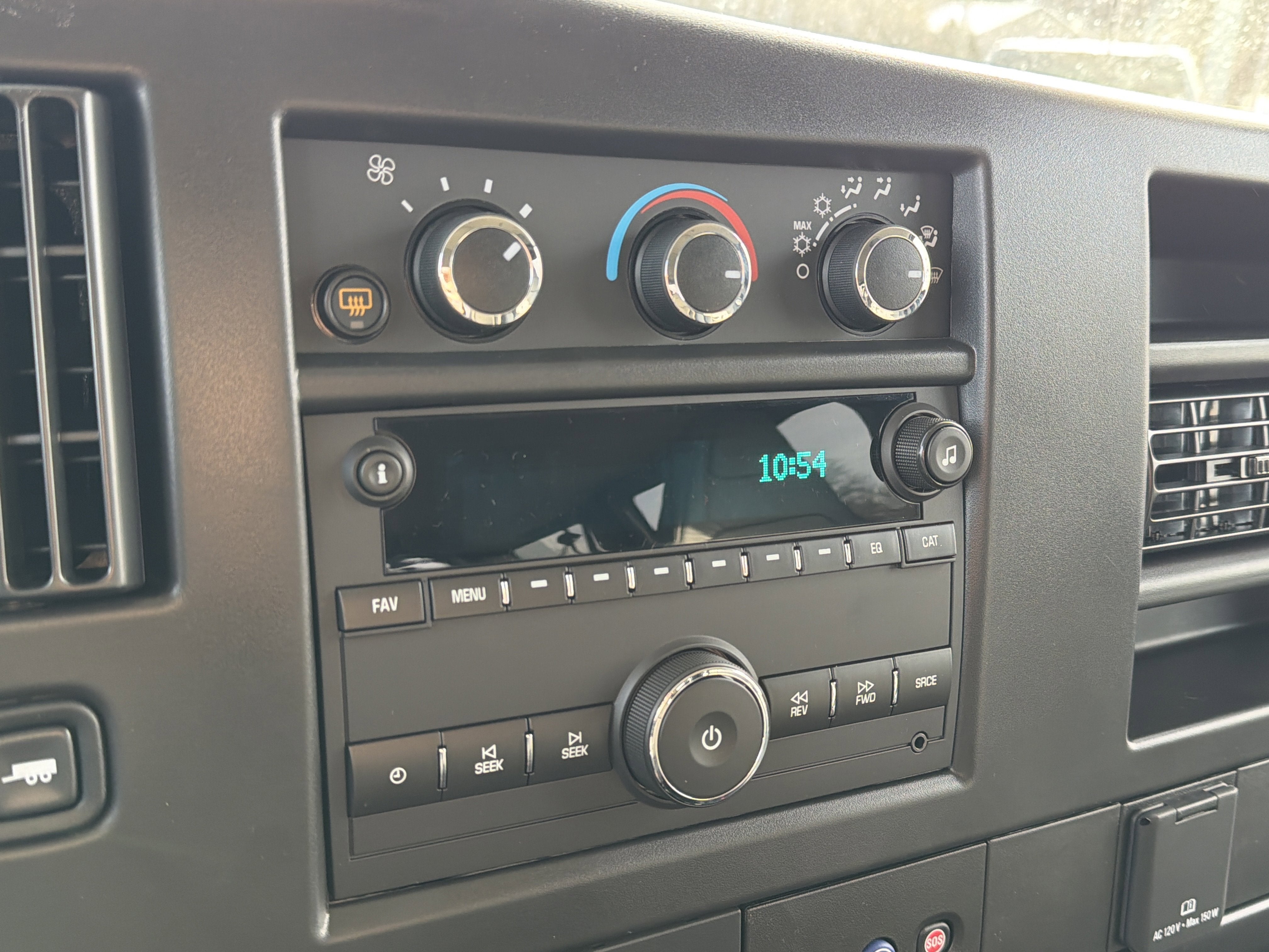 2025 Chevrolet Express Passenger 3500 1LS