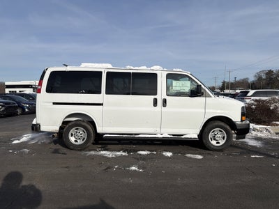 2025 Chevrolet Express Passenger 3500 1LS