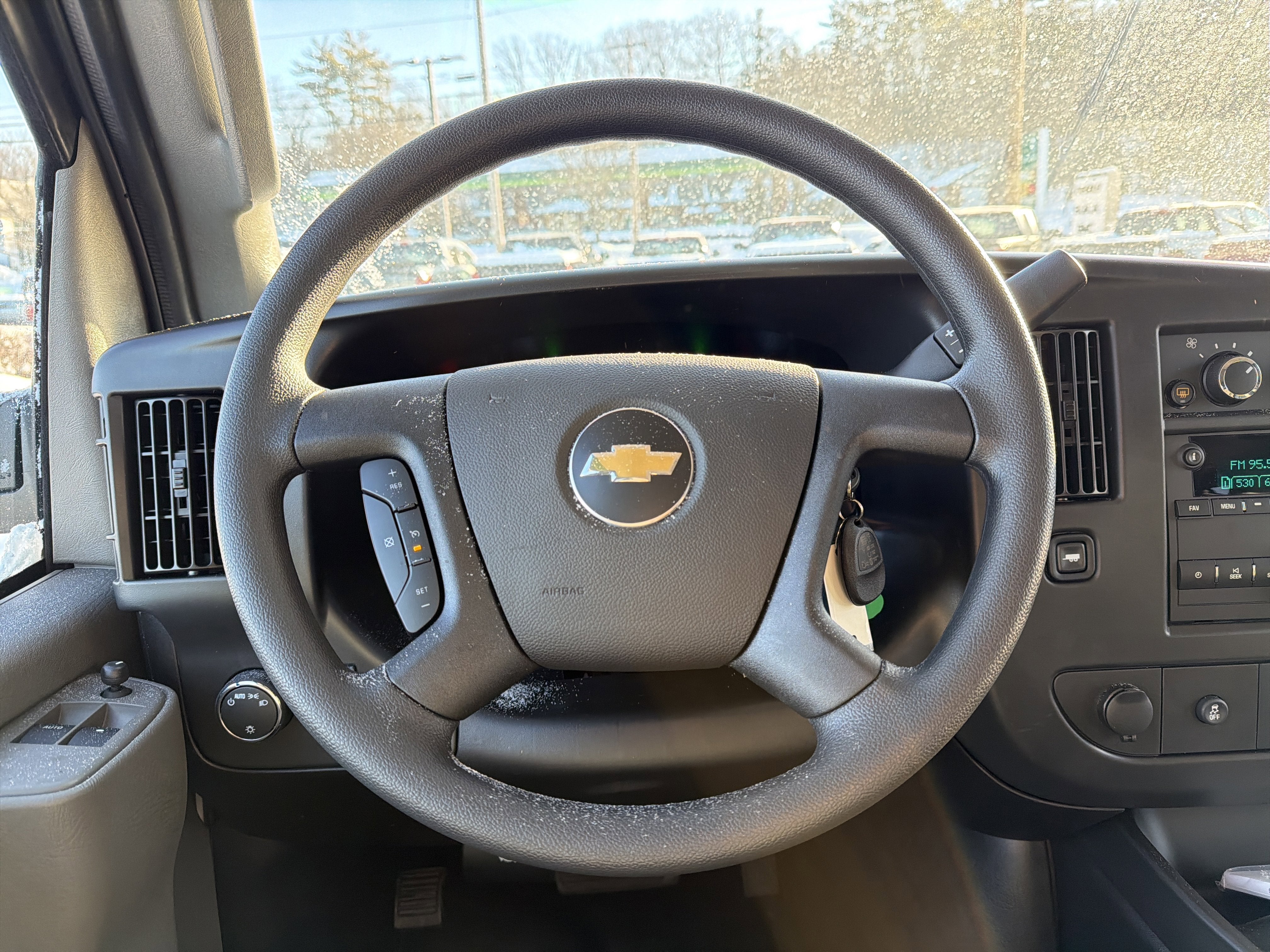 2025 Chevrolet Express Passenger 3500 1LS