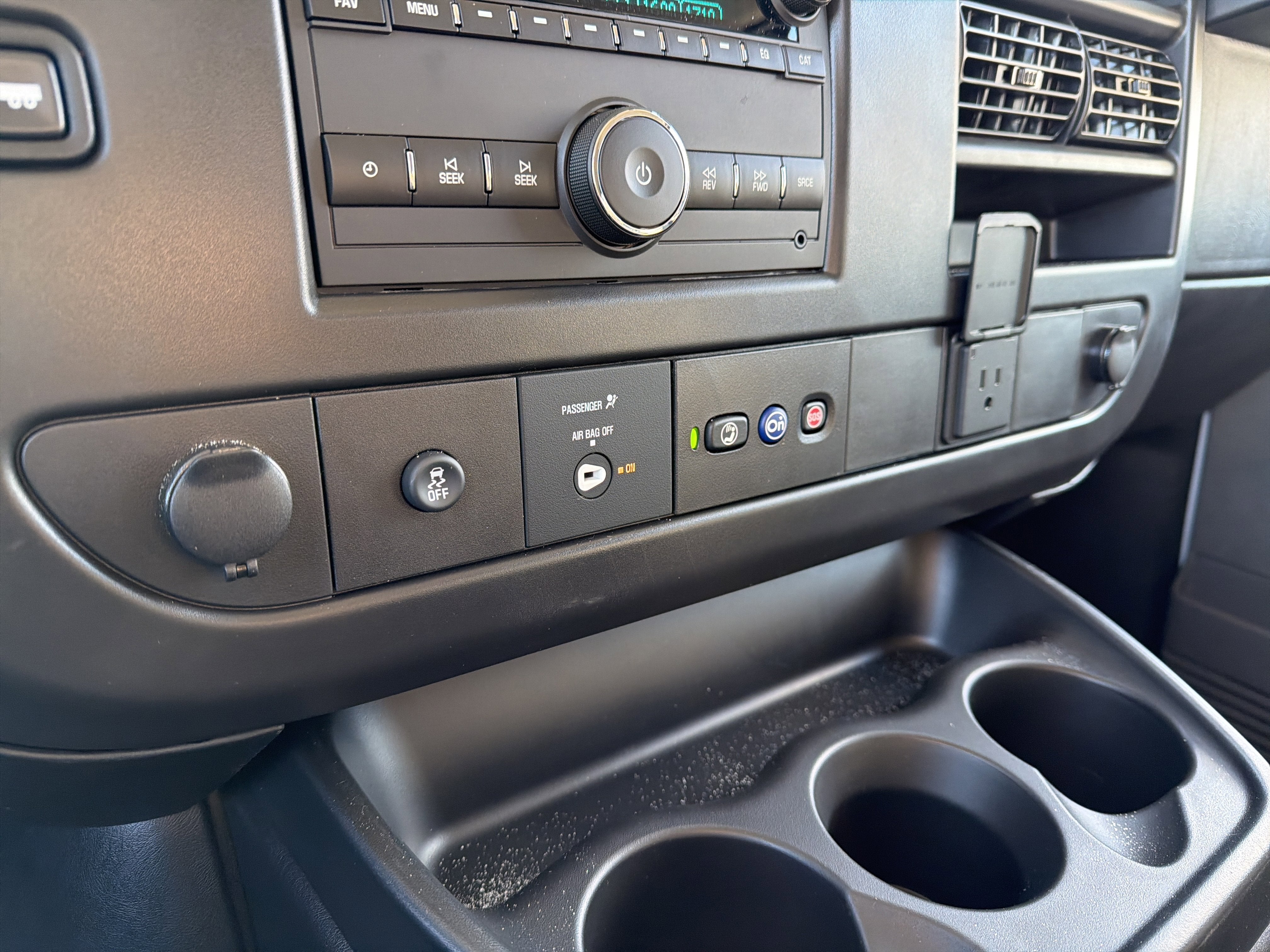 2025 Chevrolet Express Passenger 3500 1LS