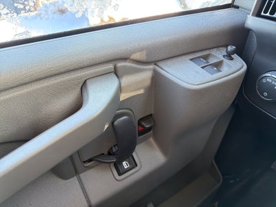 2025 Chevrolet Express Passenger 3500 1LS