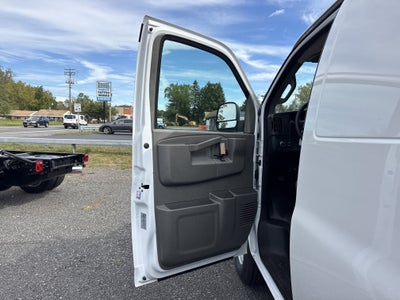 2025 Chevrolet Express Cargo 3500 WT