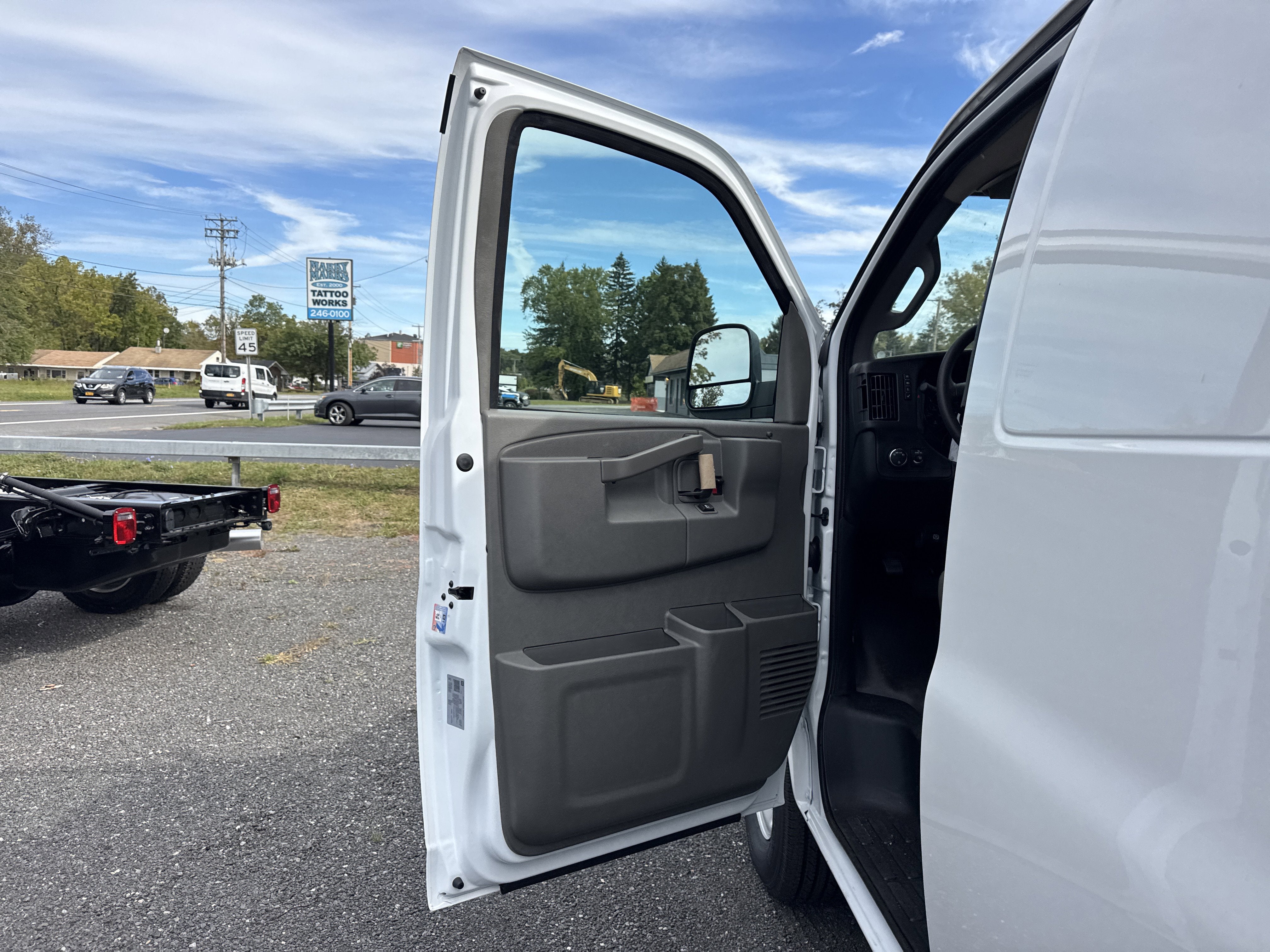 2025 Chevrolet Express Cargo 3500 WT