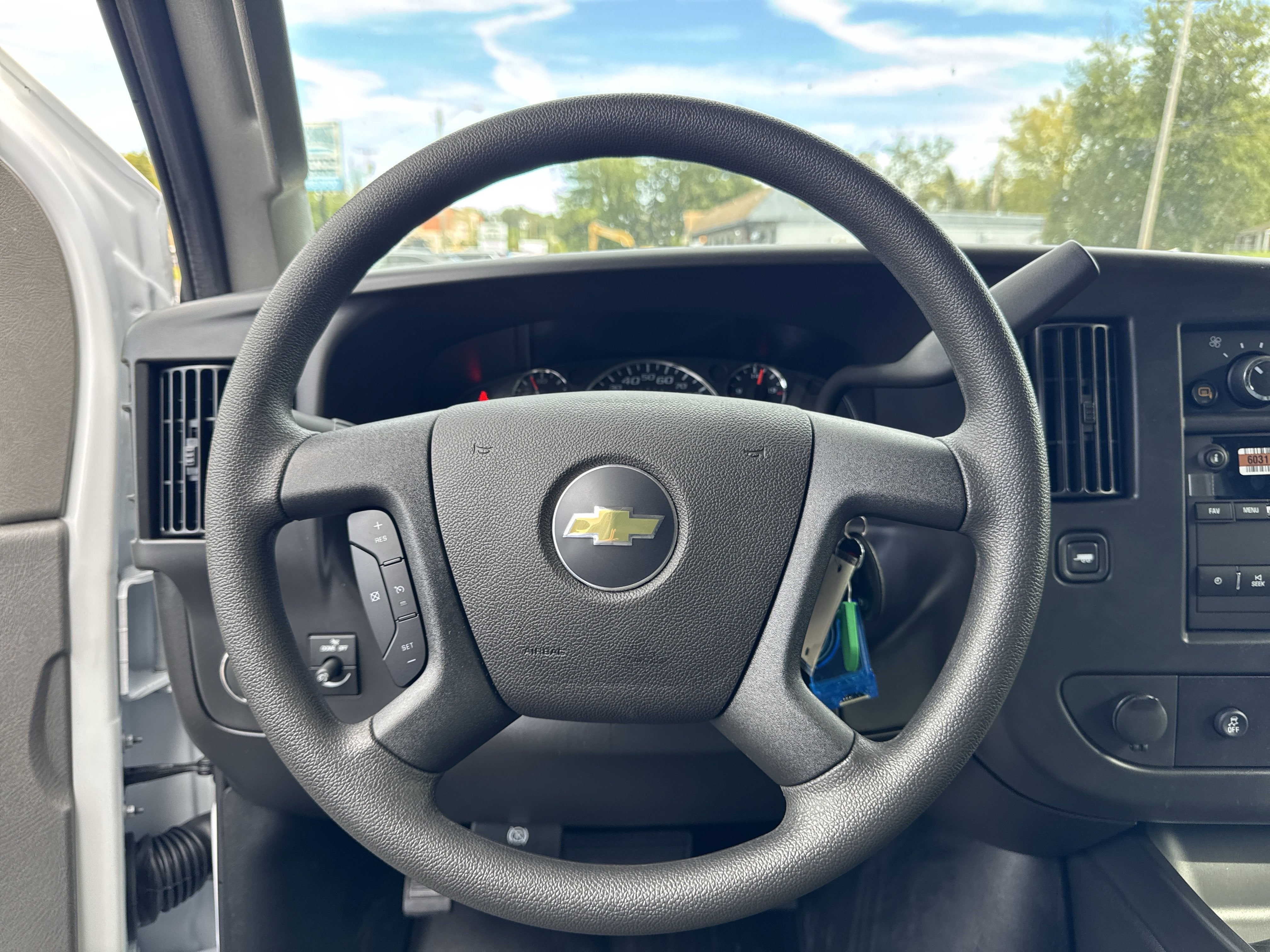 2025 Chevrolet Express Cargo 3500 WT