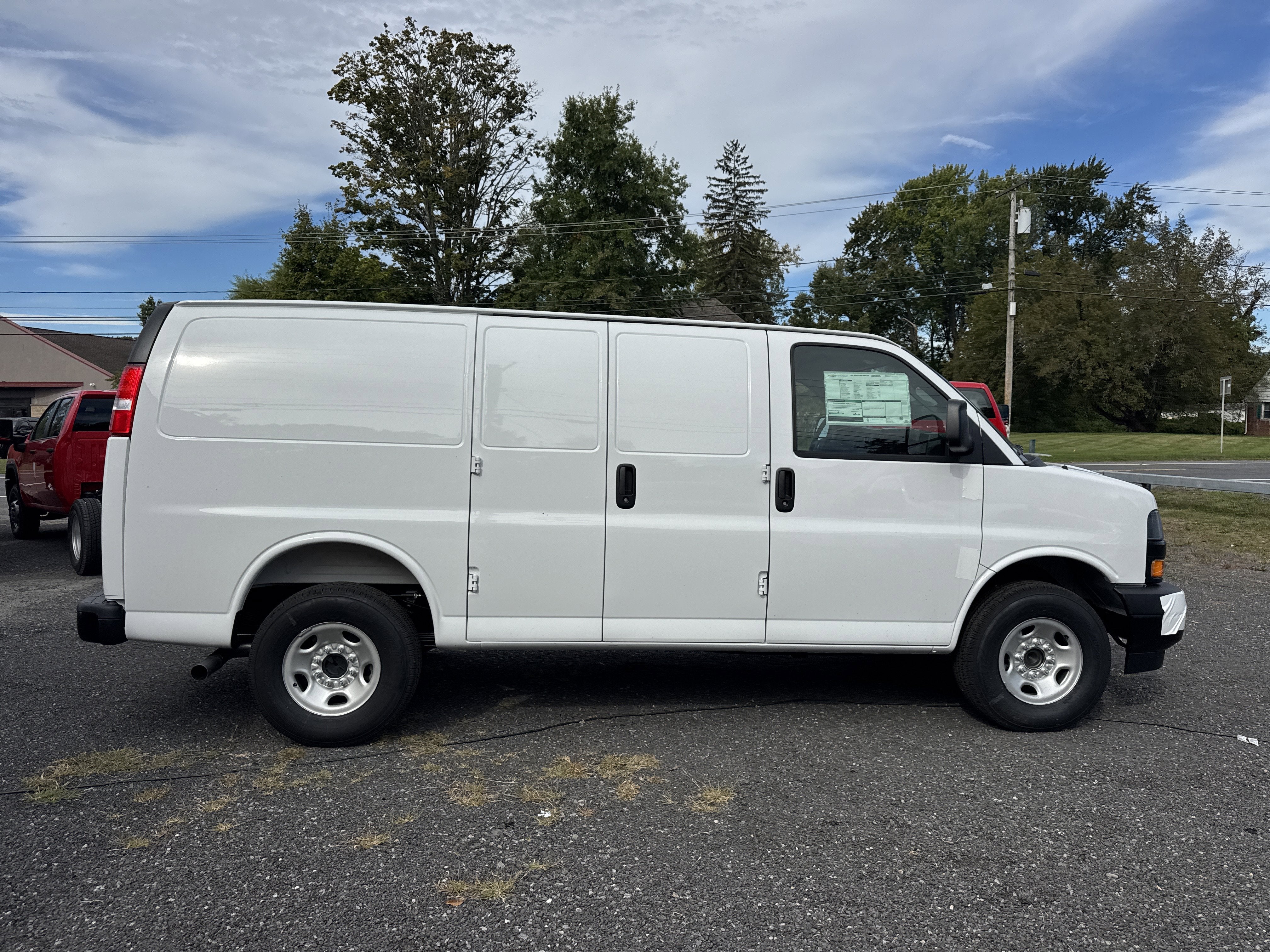 2025 Chevrolet Express Cargo 3500 WT