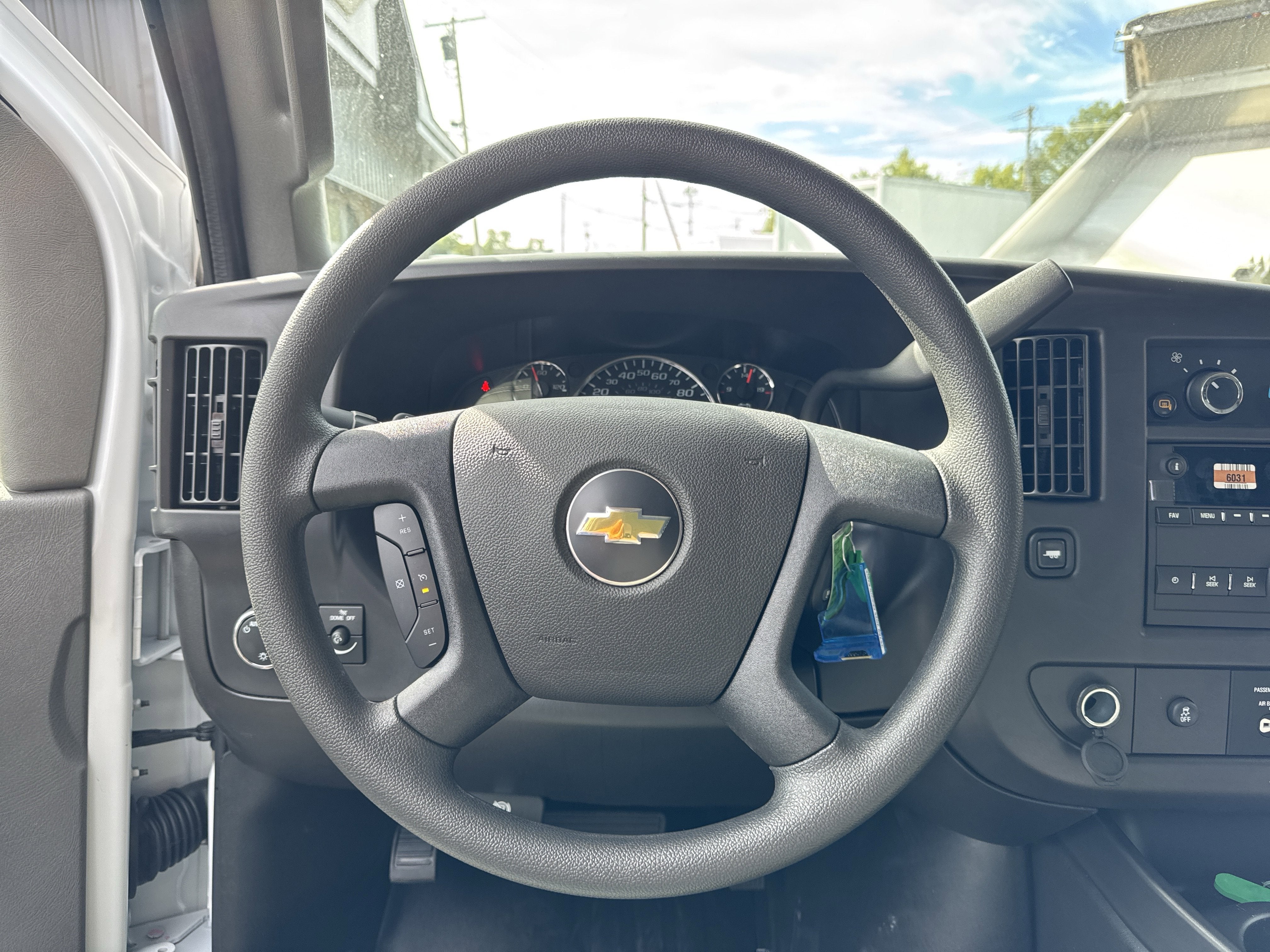 2025 Chevrolet Express Cargo 3500 WT