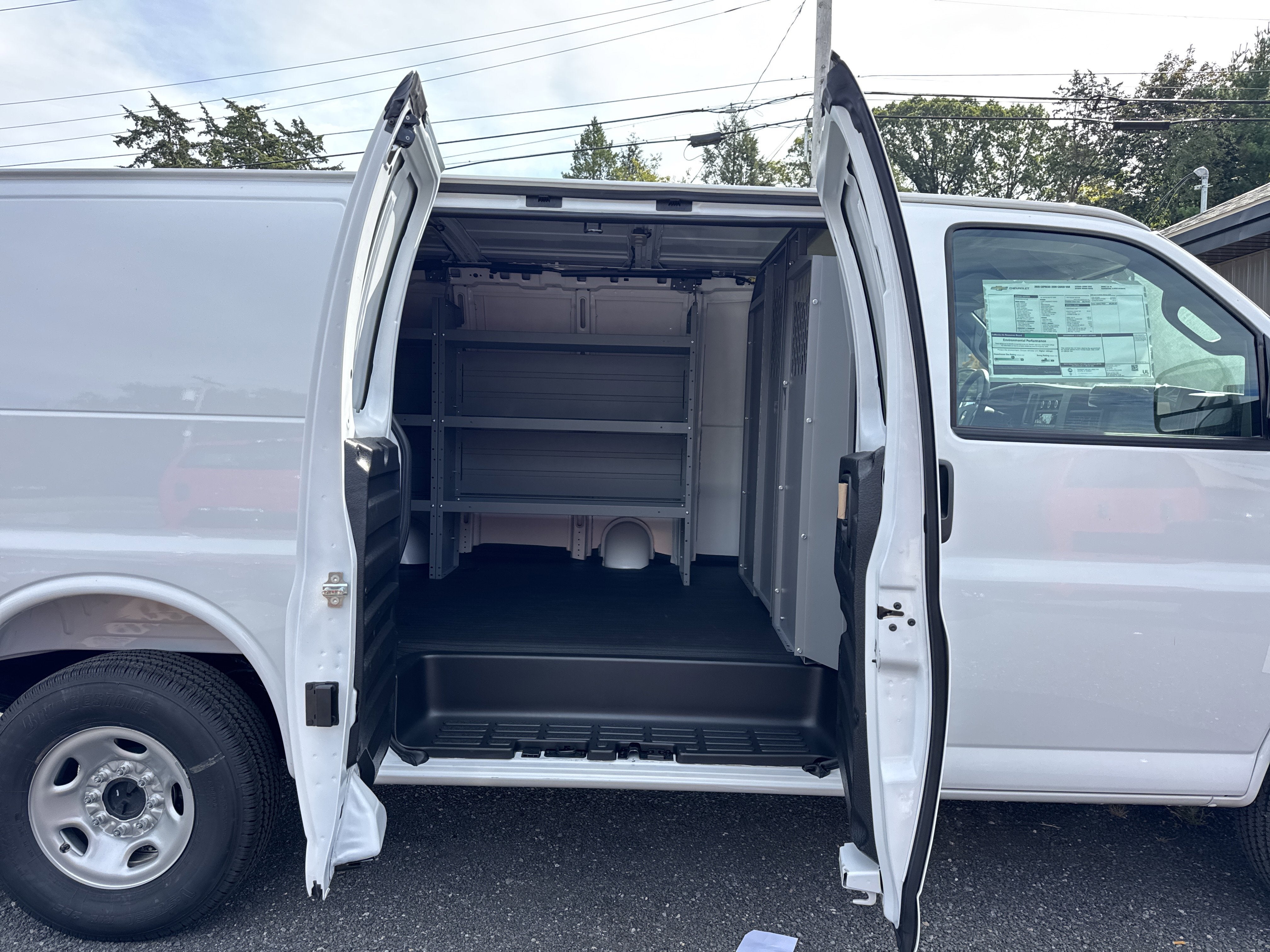 2025 Chevrolet Express Cargo 3500 WT