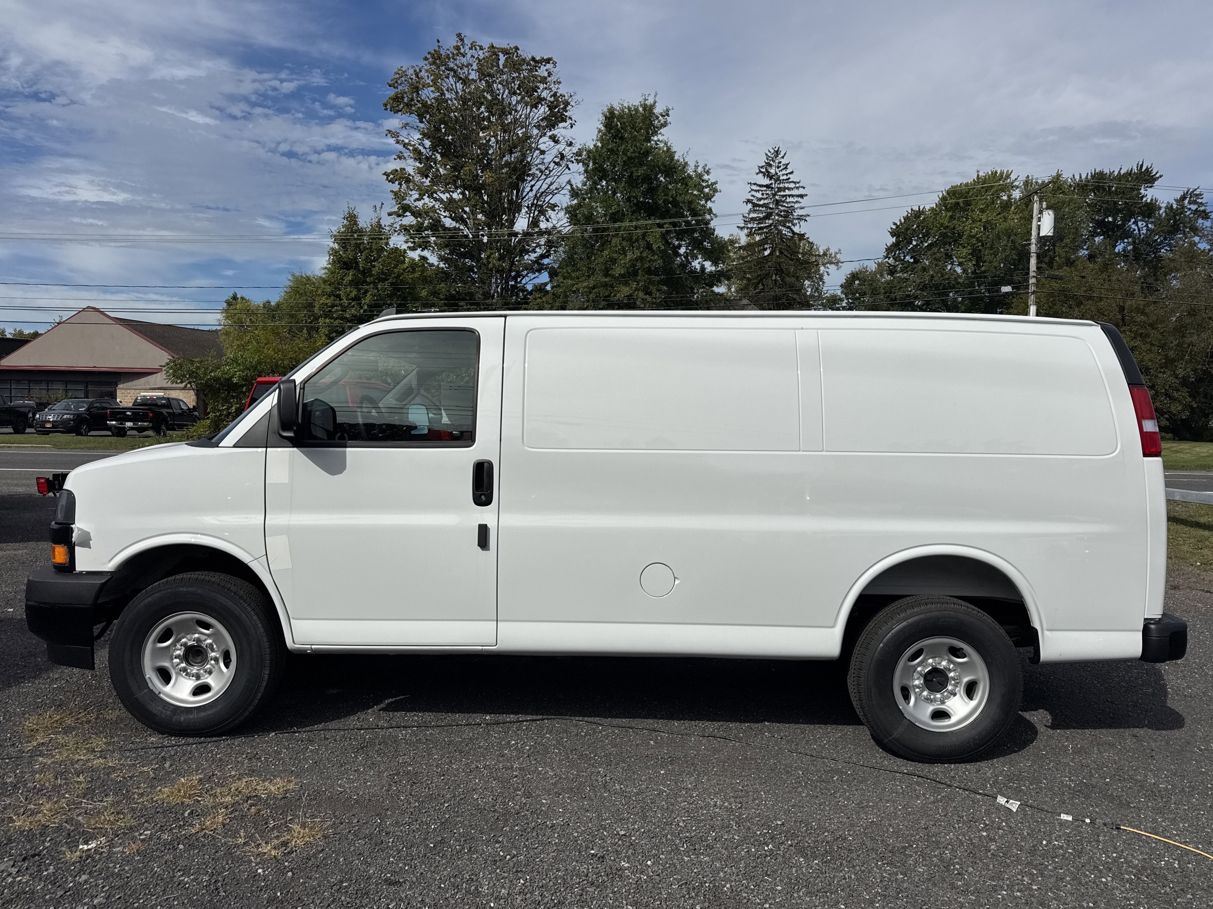 2025 Chevrolet Express Cargo 3500 WT