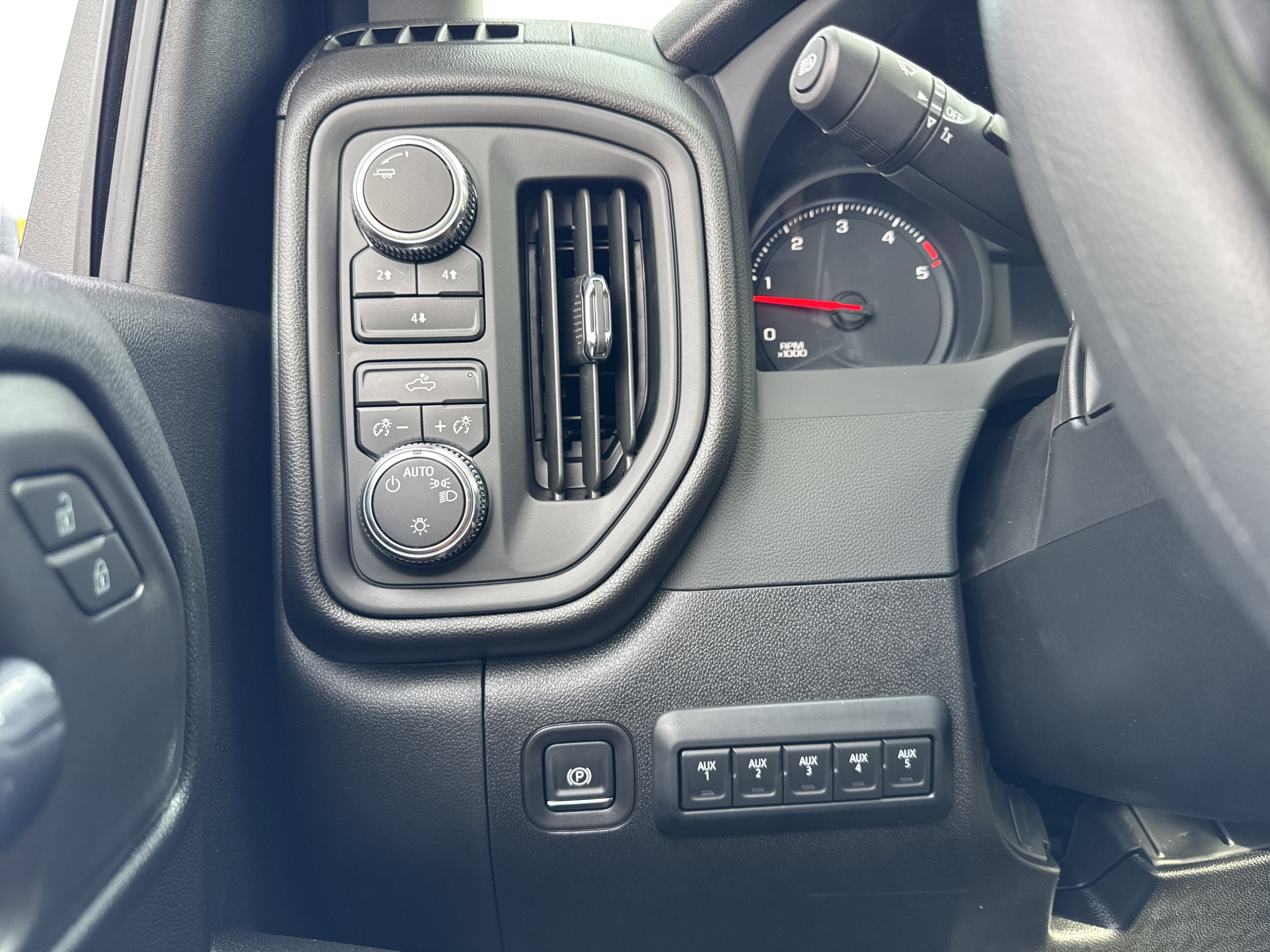 2025 GMC Sierra 3500 HD Chassis Cab Pro