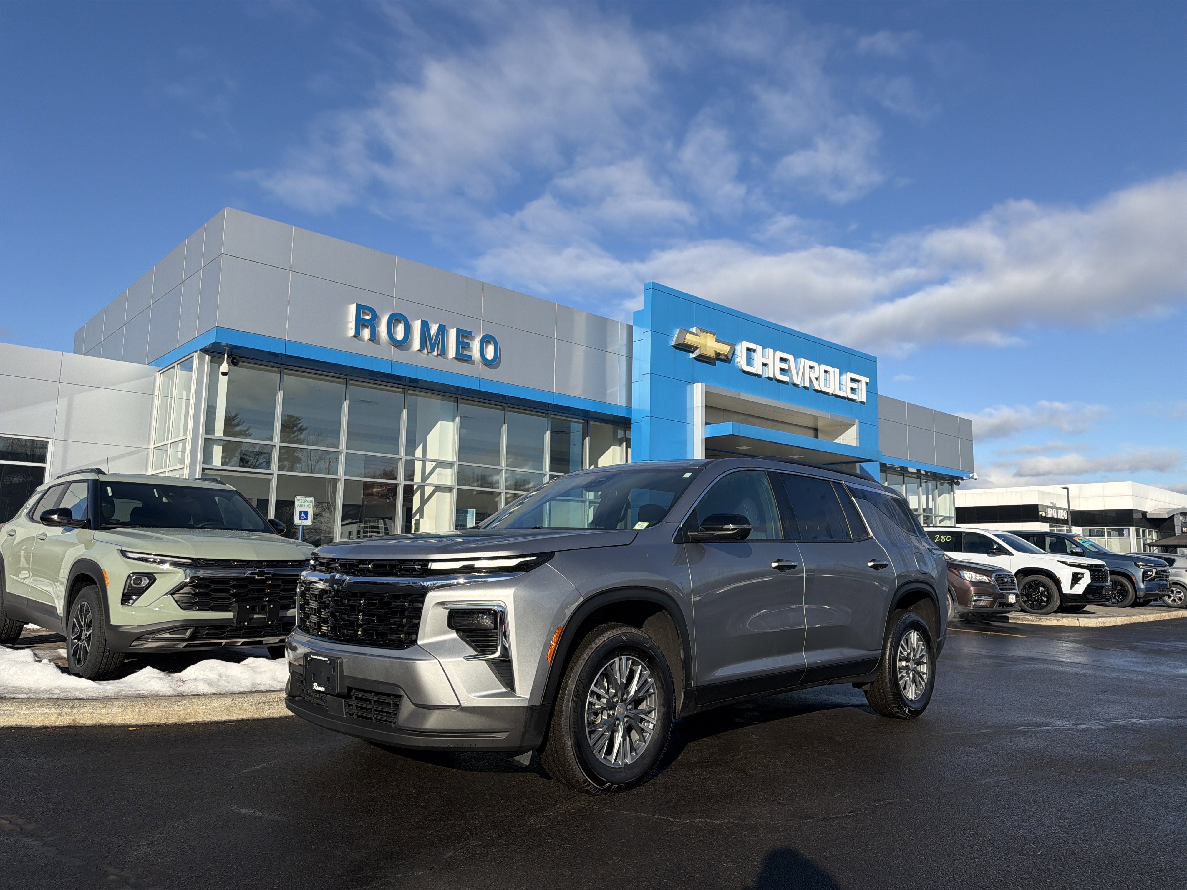 2025 Chevrolet Traverse LT