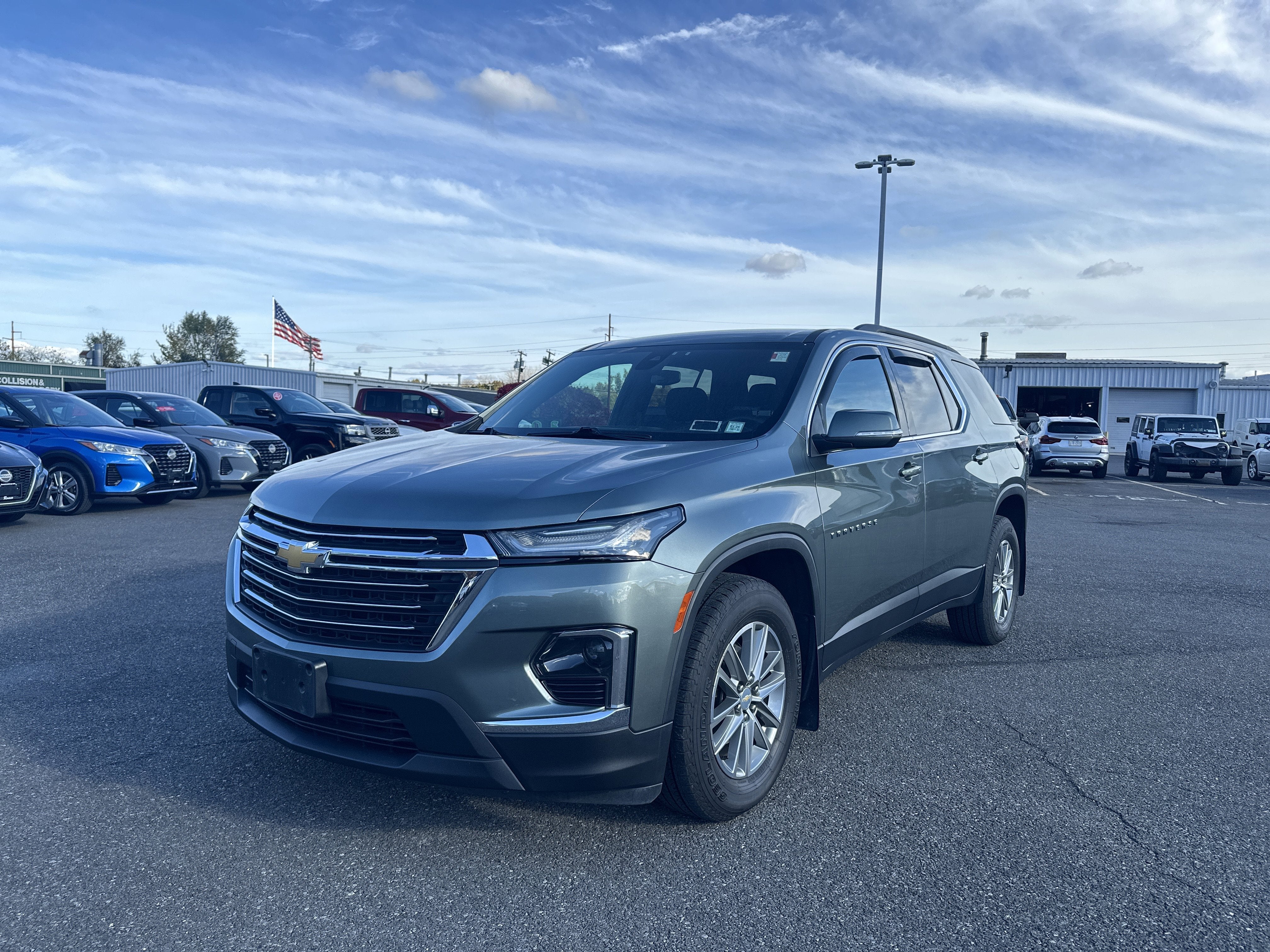 2023 Chevrolet Traverse LT Cloth