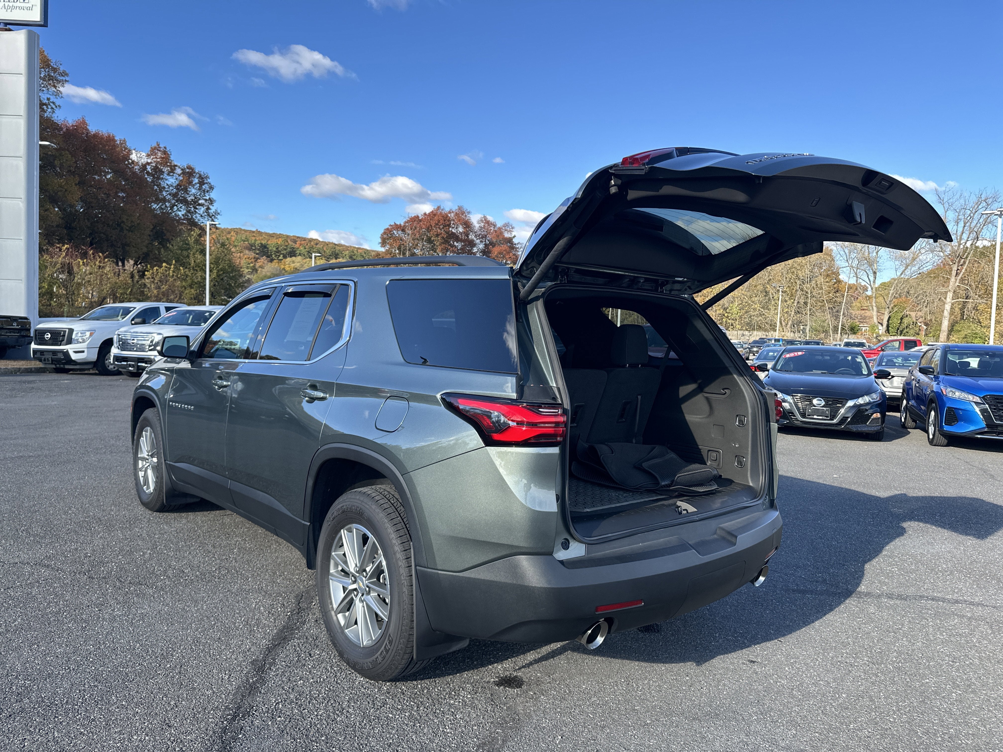 2023 Chevrolet Traverse LT Cloth