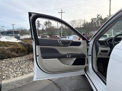 2017 Lincoln Continental Premiere