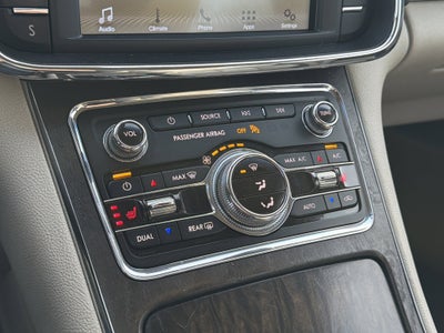 2017 Lincoln Continental Premiere