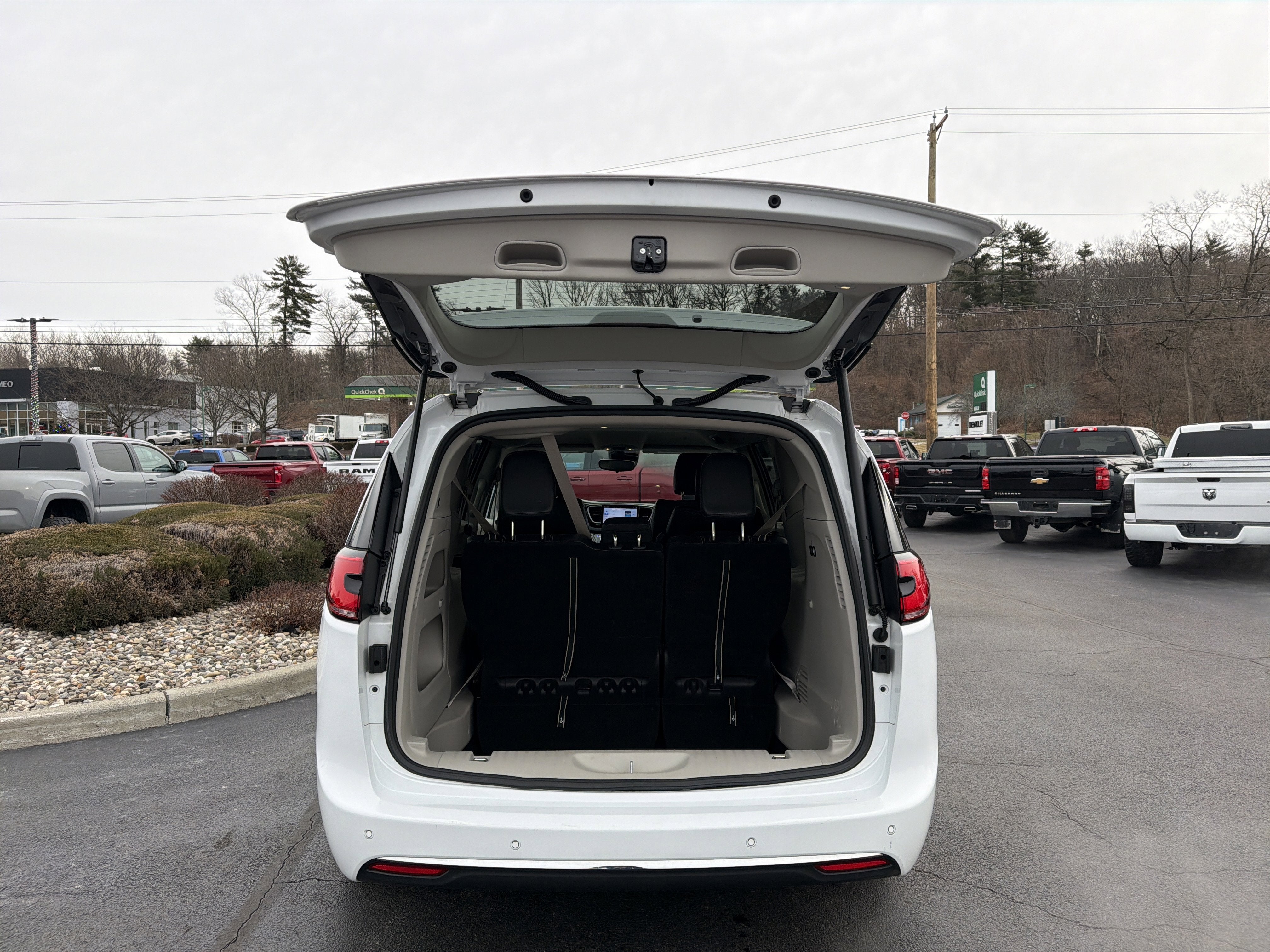 2024 Chrysler Pacifica Touring L