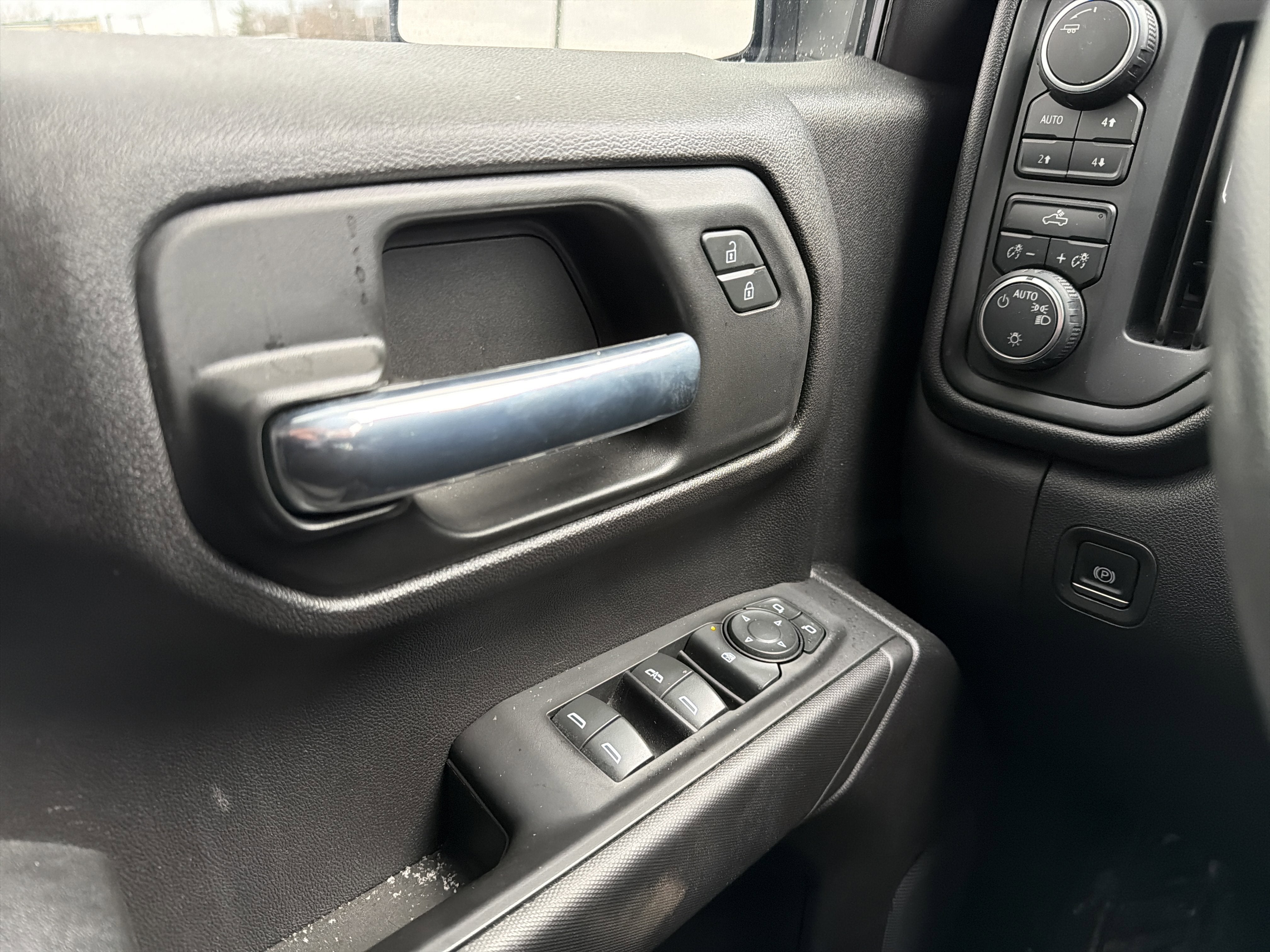 2023 Chevrolet Silverado 1500 Custom Trail Boss