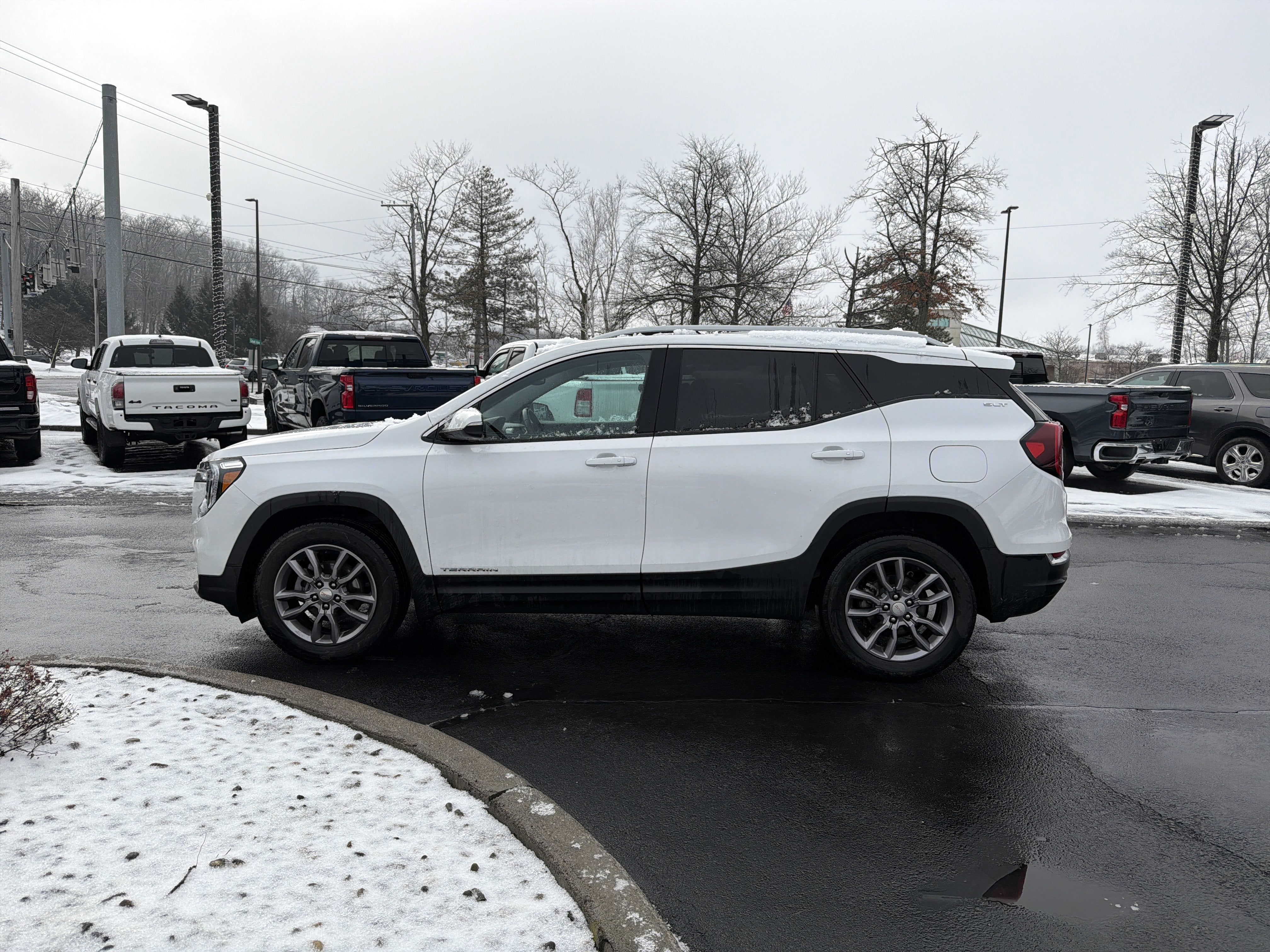 2023 GMC Terrain SLT