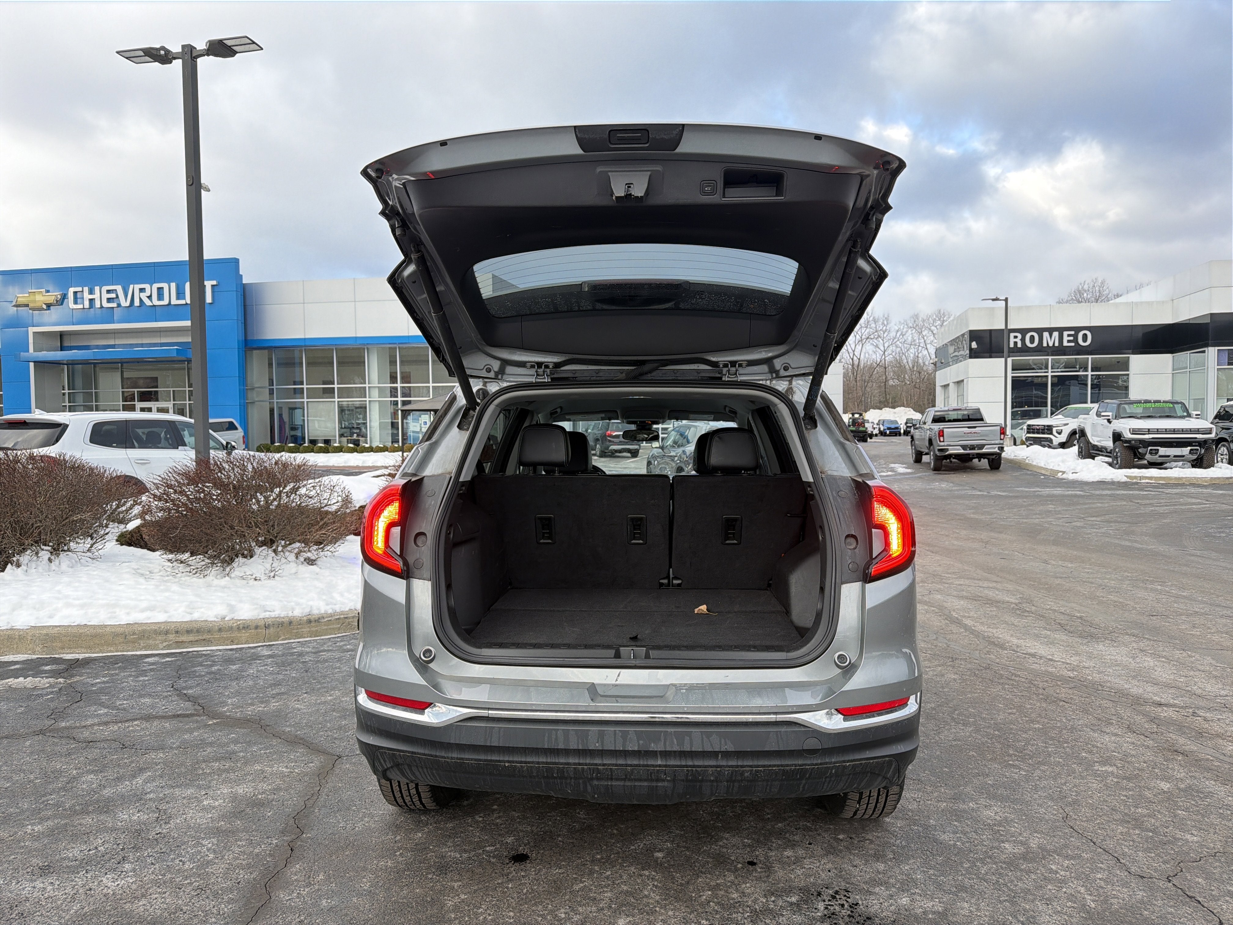 2023 GMC Terrain SLT
