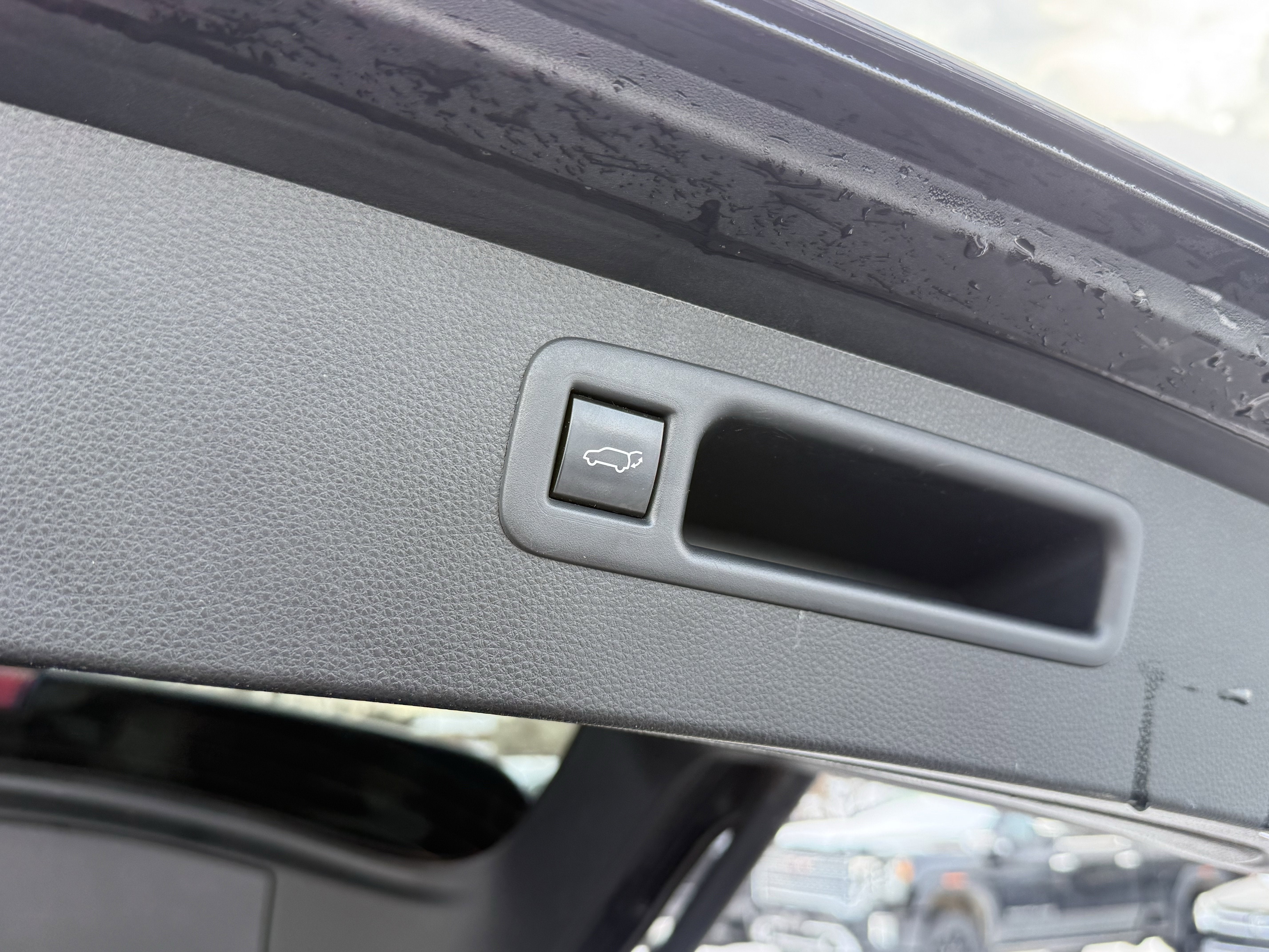 2020 Toyota Highlander LE