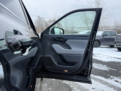 2020 Toyota Highlander LE