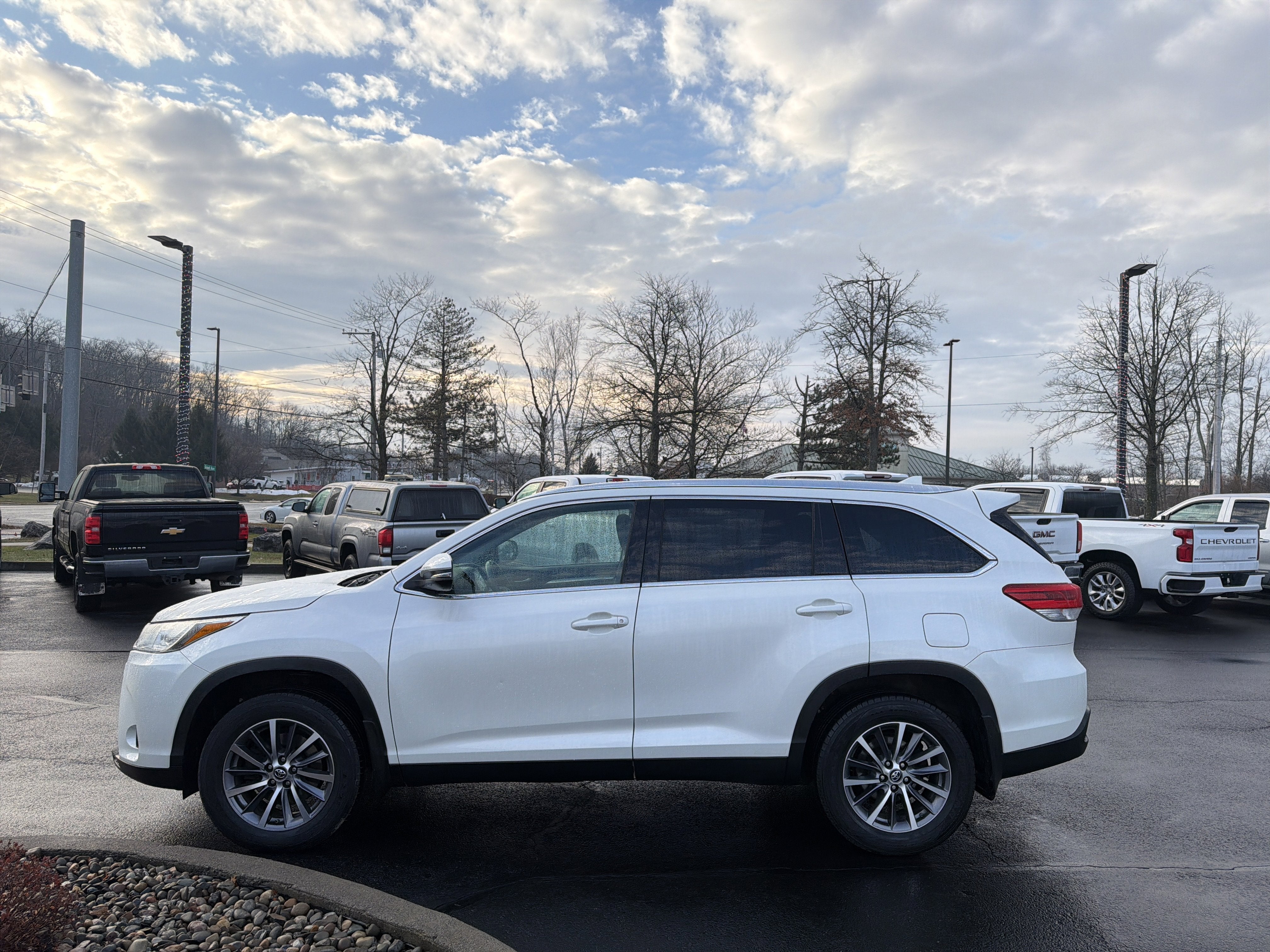 2019 Toyota Highlander SE