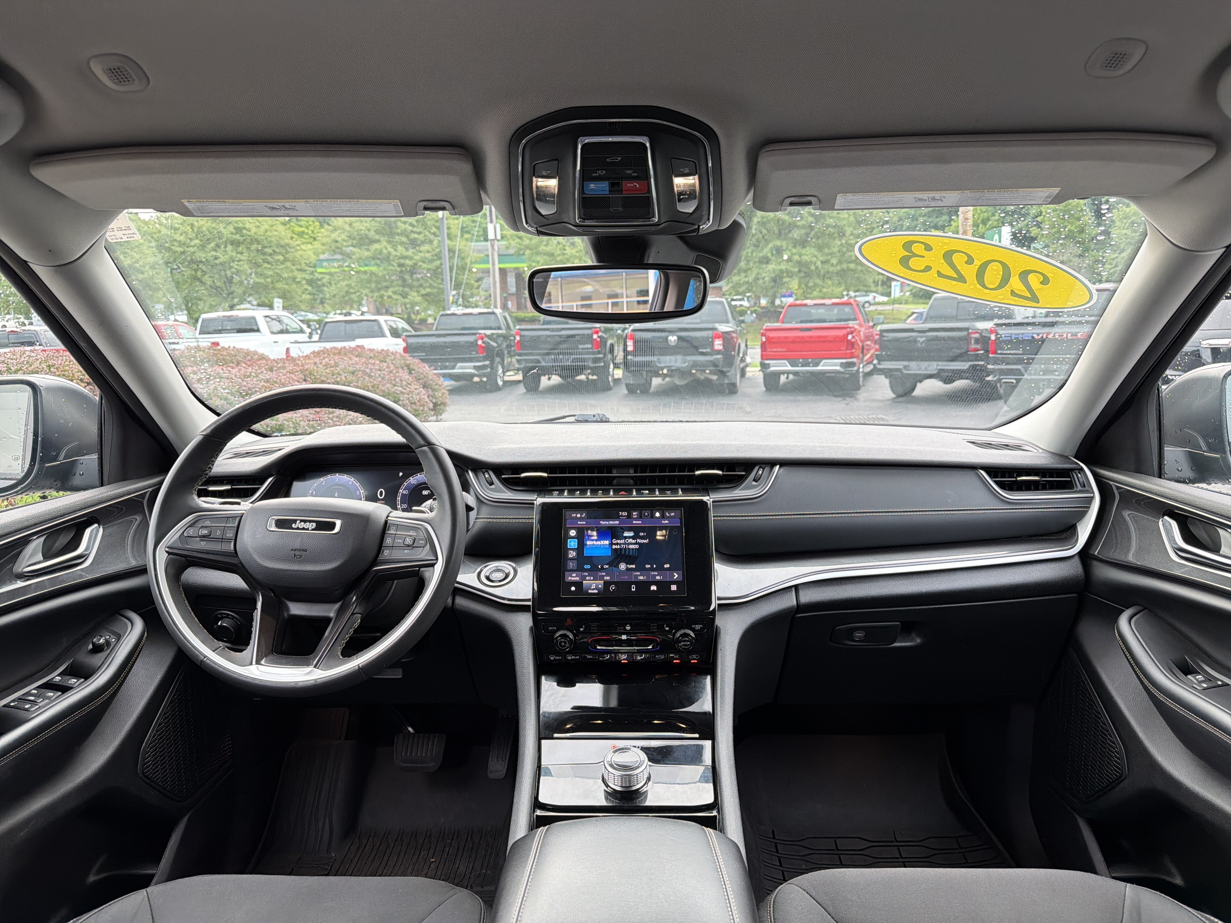 2023 Jeep Grand Cherokee Laredo 4x4