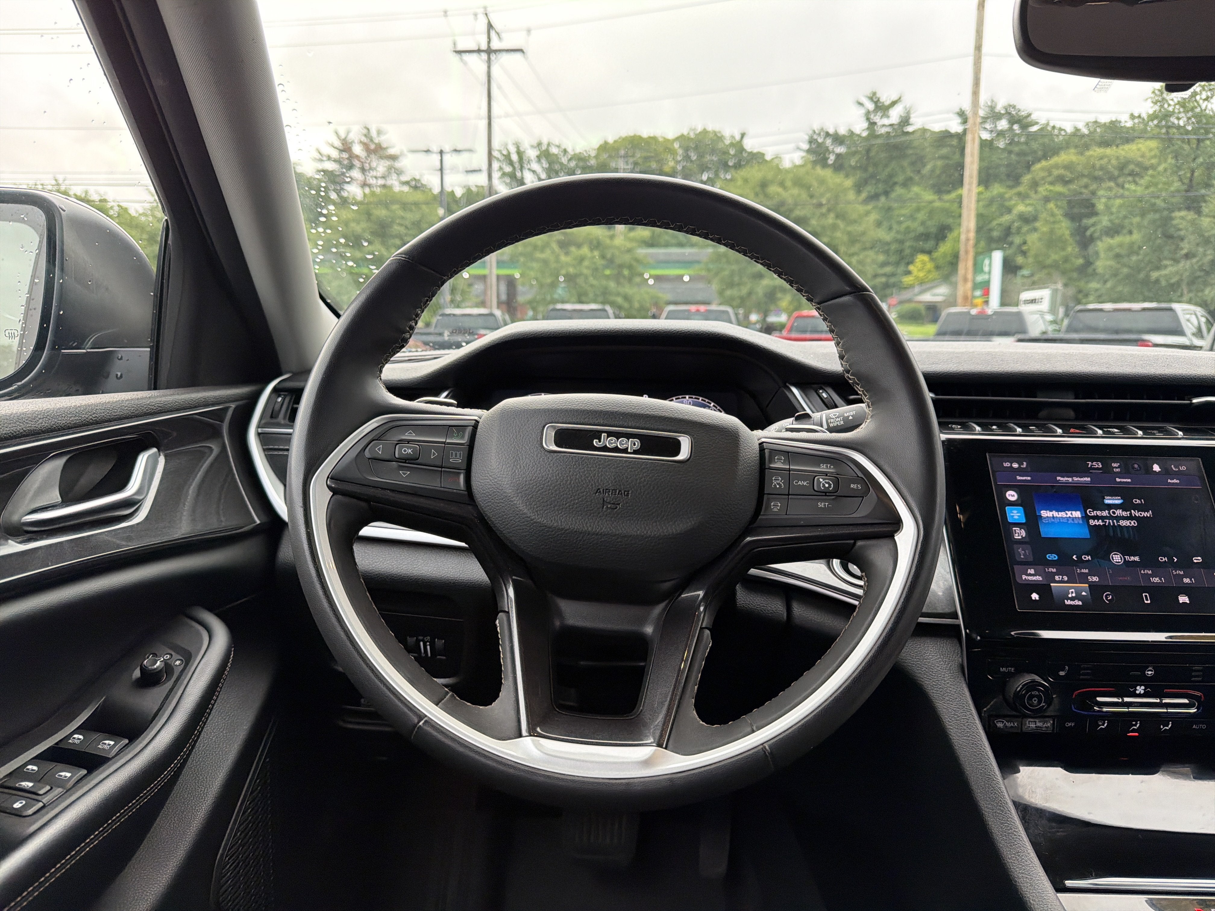 2023 Jeep Grand Cherokee Laredo 4x4