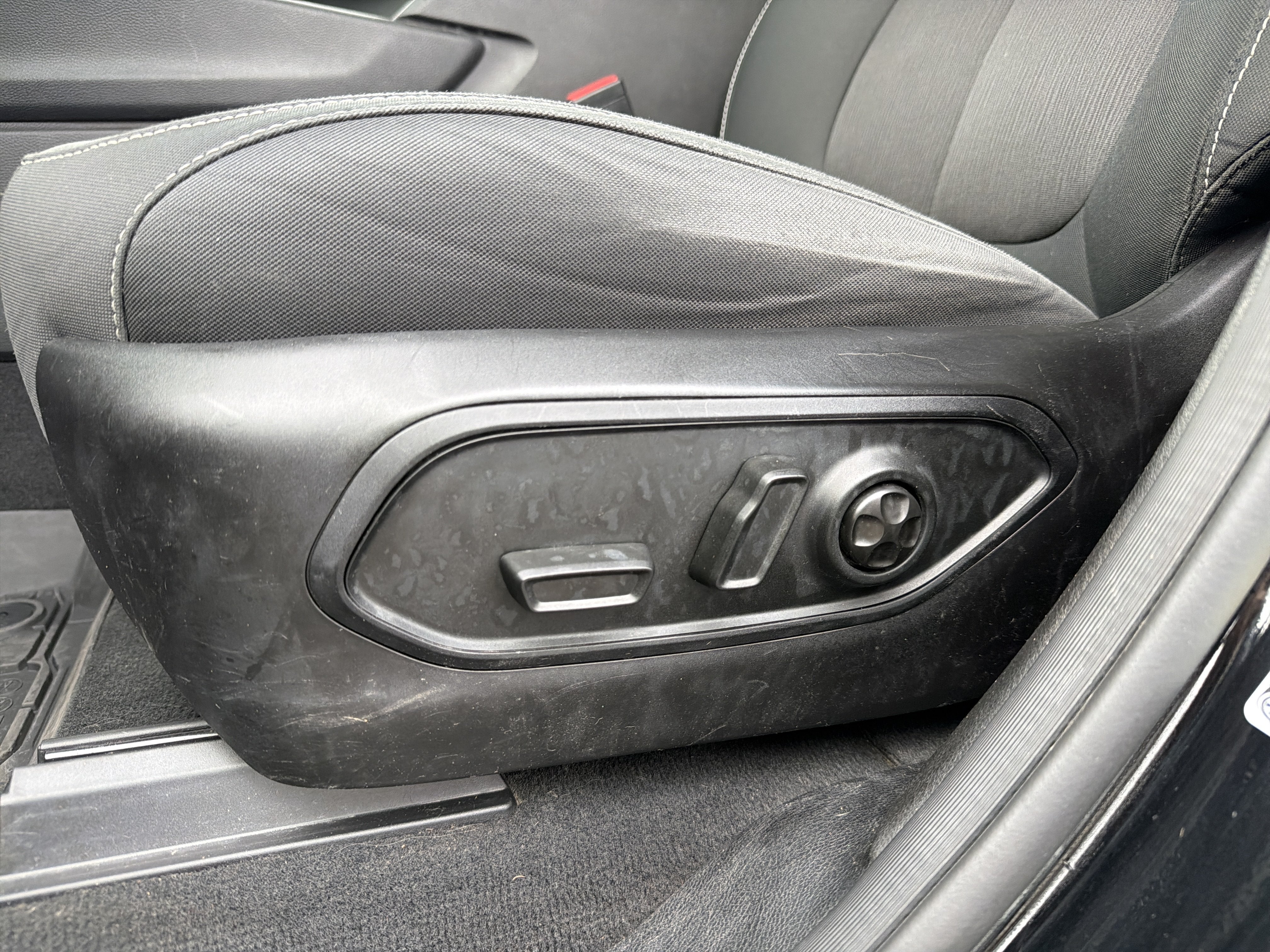2023 Jeep Grand Cherokee Laredo 4x4