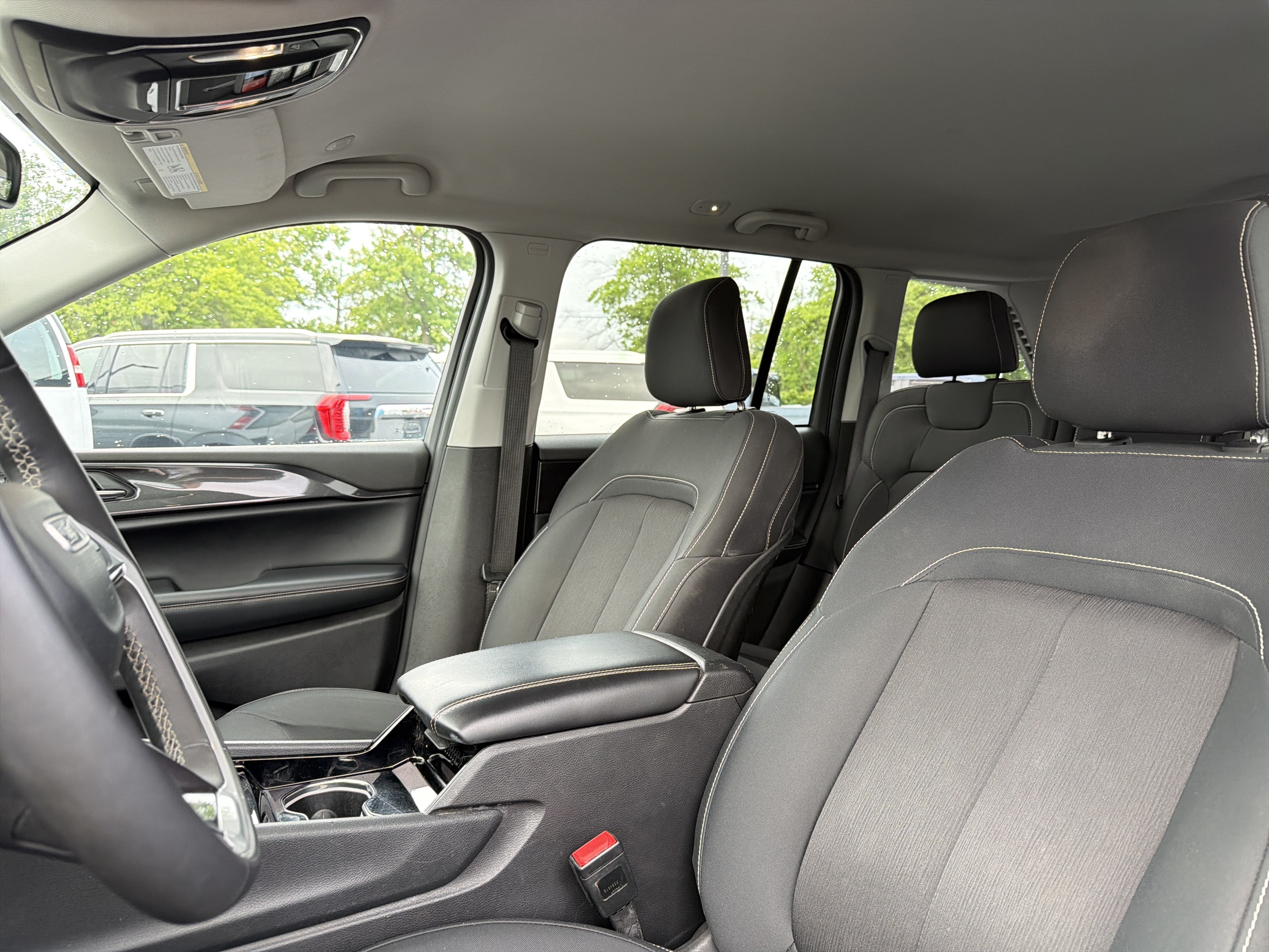 2023 Jeep Grand Cherokee Laredo 4x4
