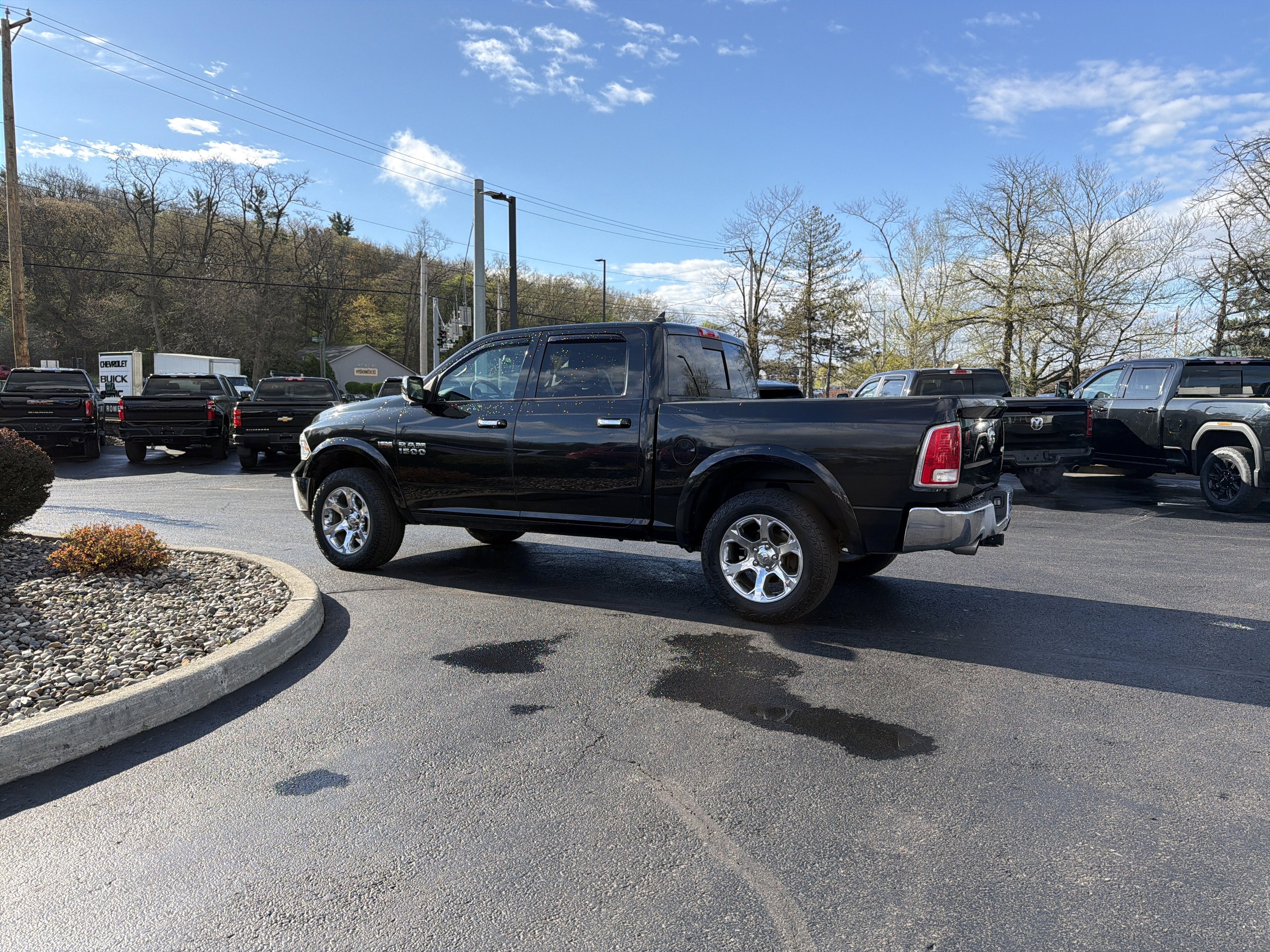 2017 RAM 1500 Laramie Crew Cab 4x4 5'7" Box