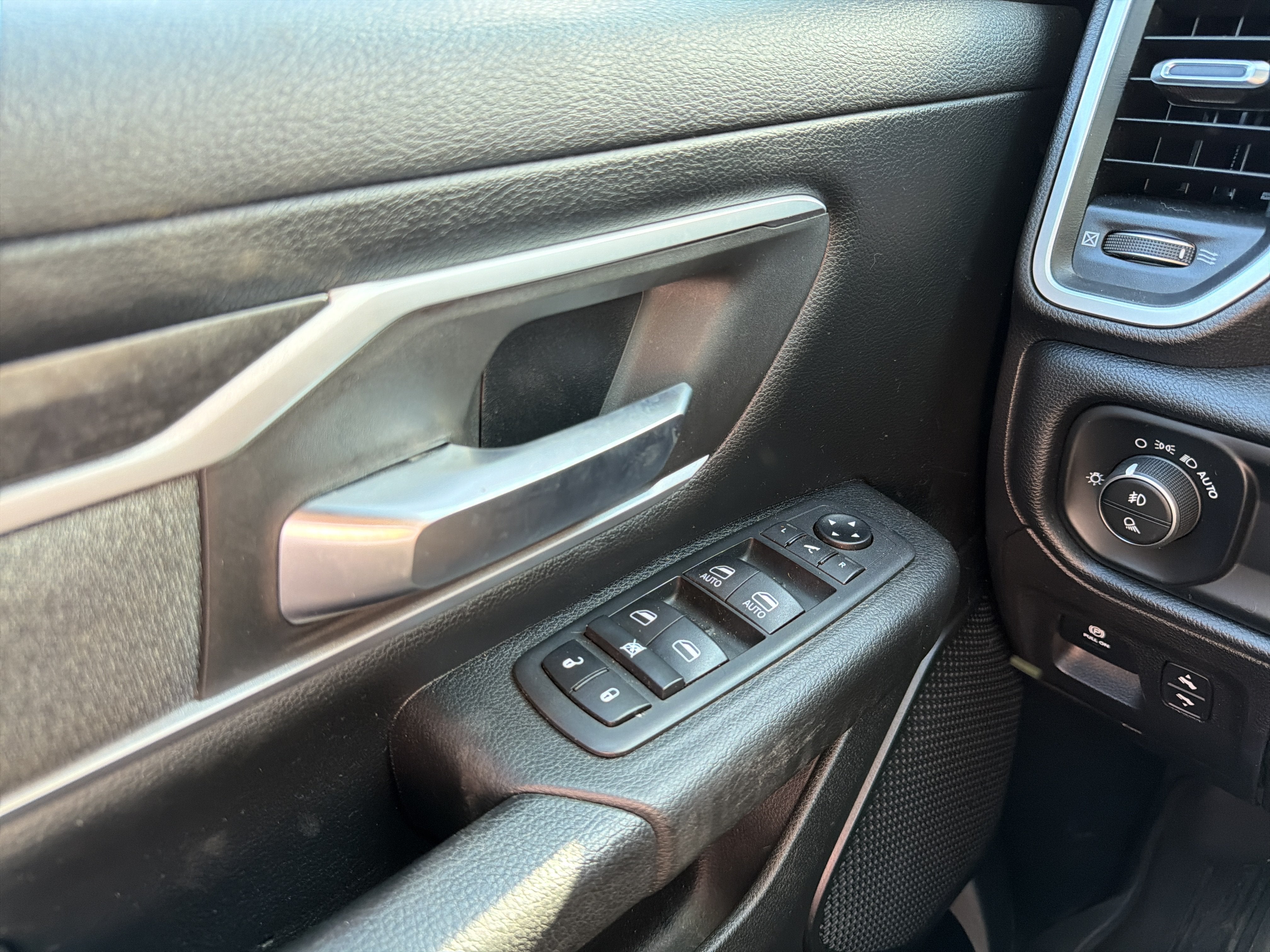 2020 RAM 1500 Big Horn Crew Cab 4x4 5'7" Box