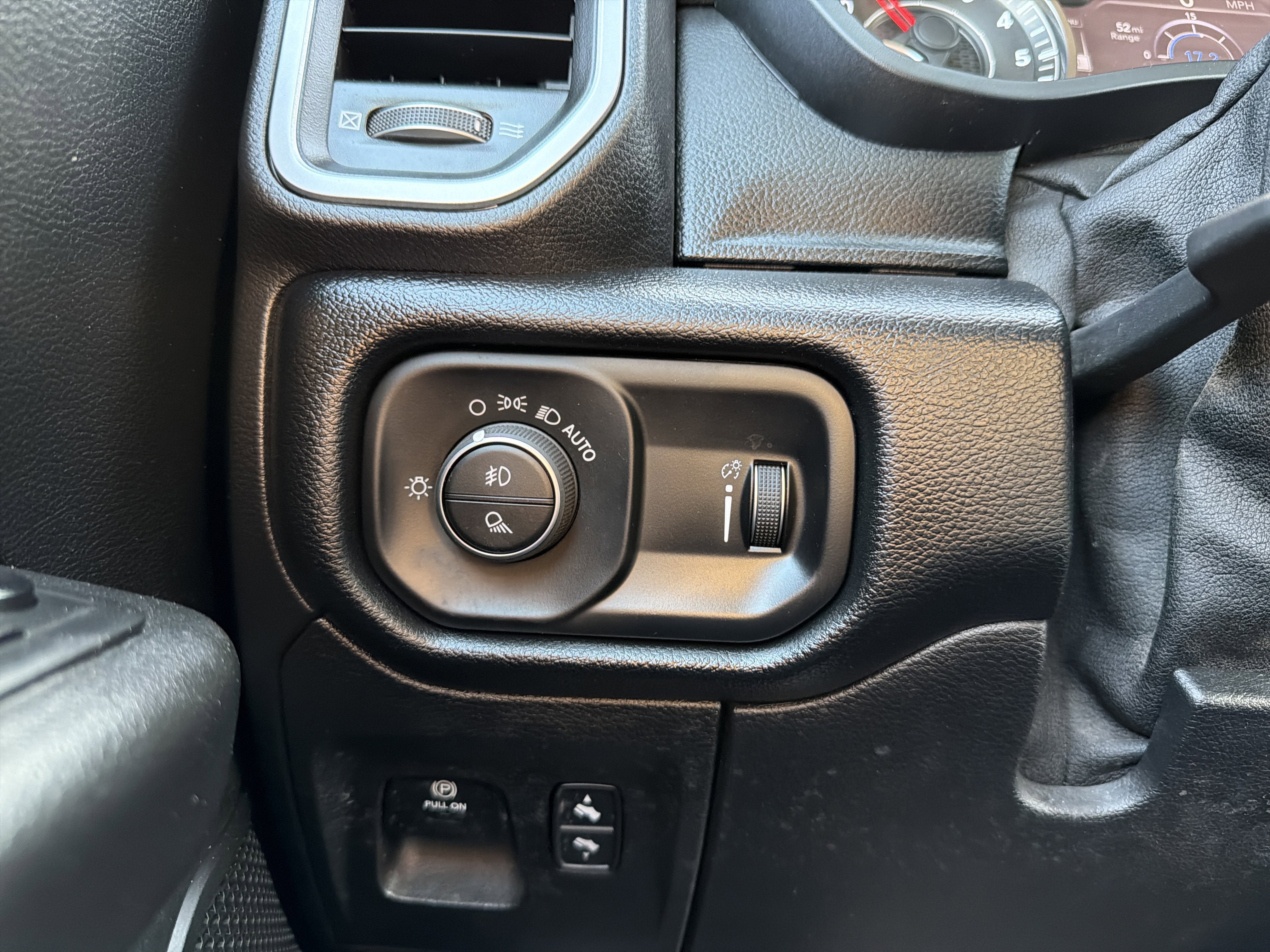 2021 RAM 1500 Big Horn Crew Cab 4x4 5'7" Box