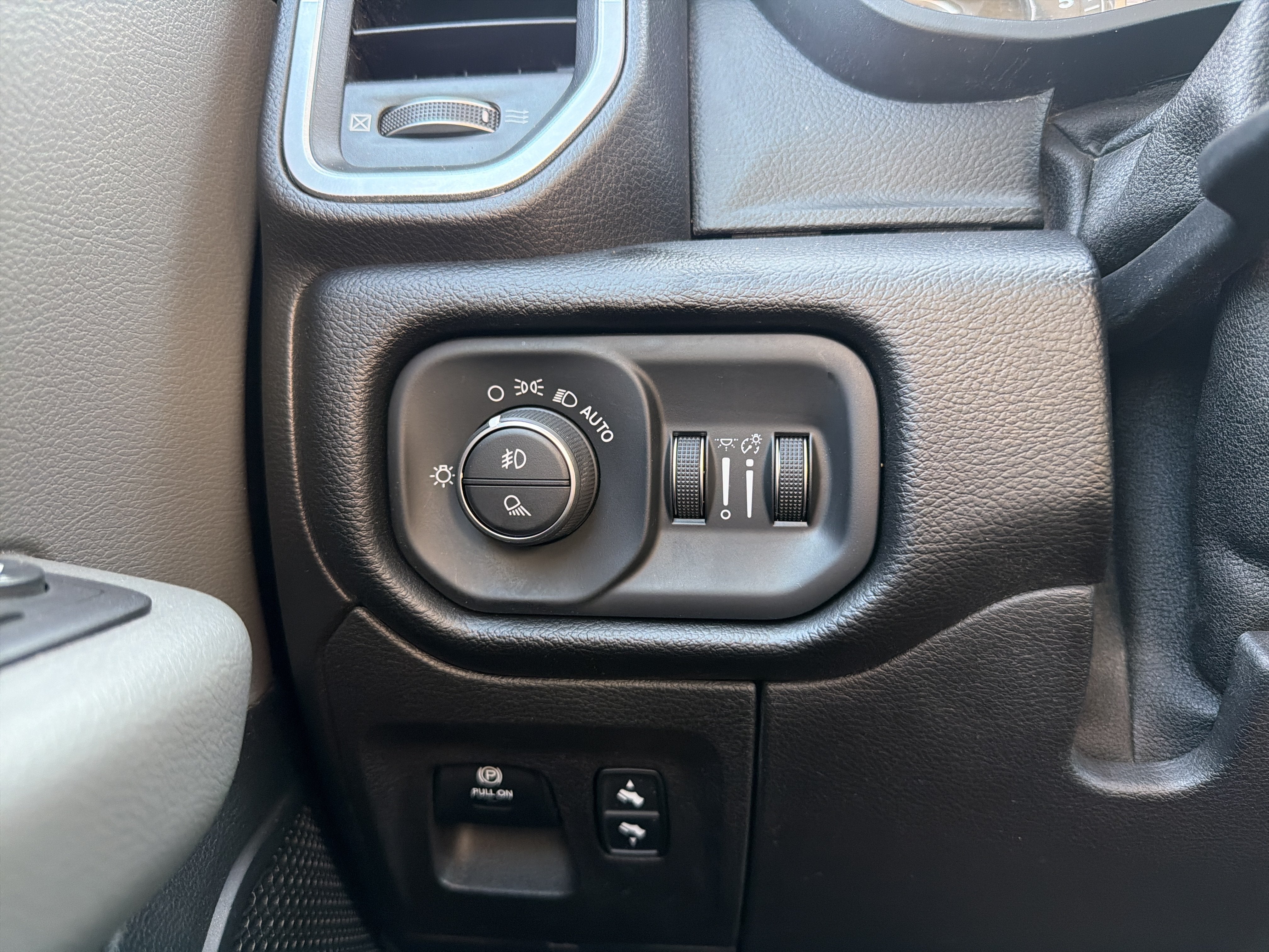 2019 RAM 1500 Big Horn/Lone Star Crew Cab 4x4 5'7" Box