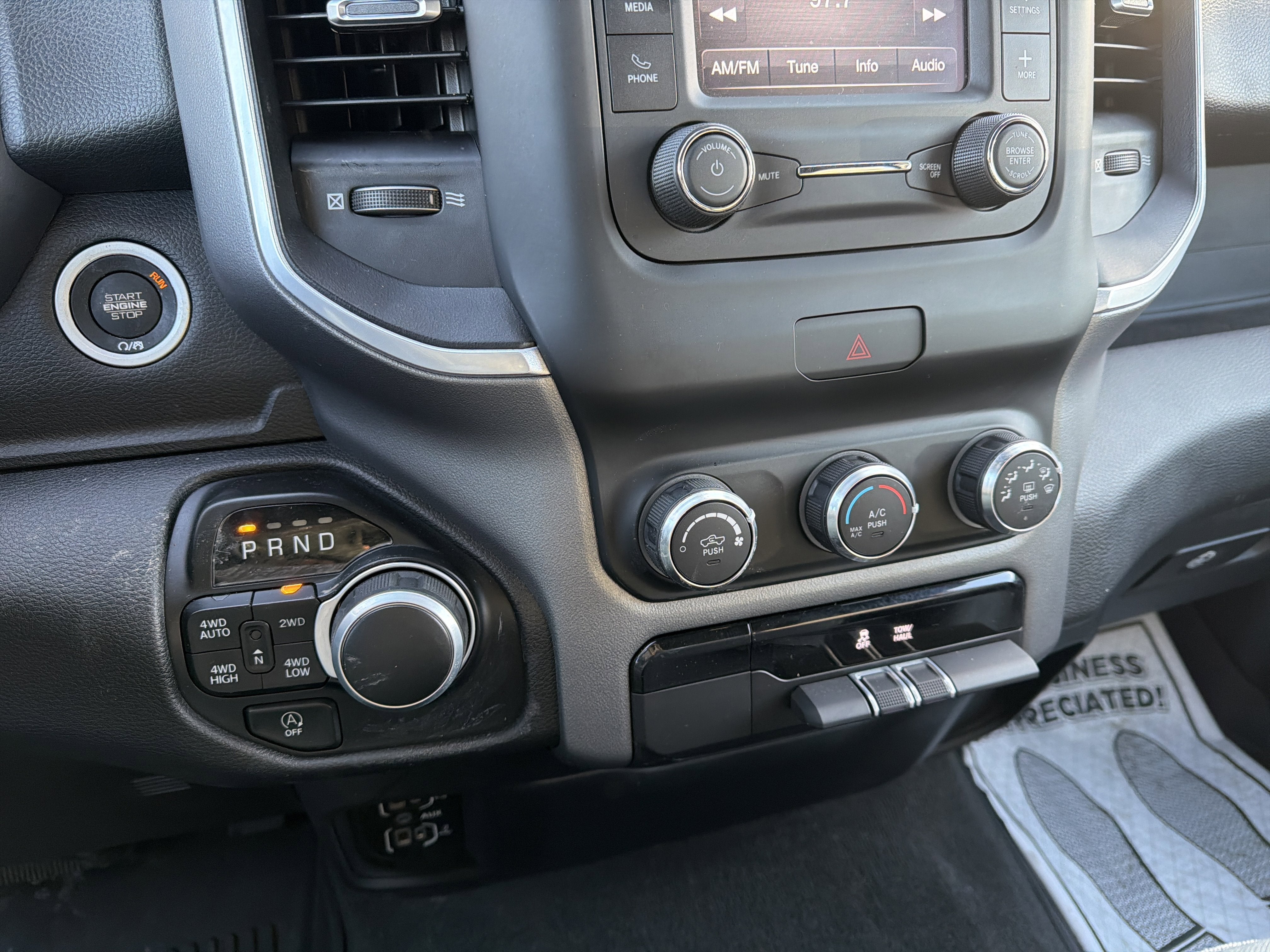 2022 RAM 1500 Big Horn Crew Cab 4x4 5'7" Box