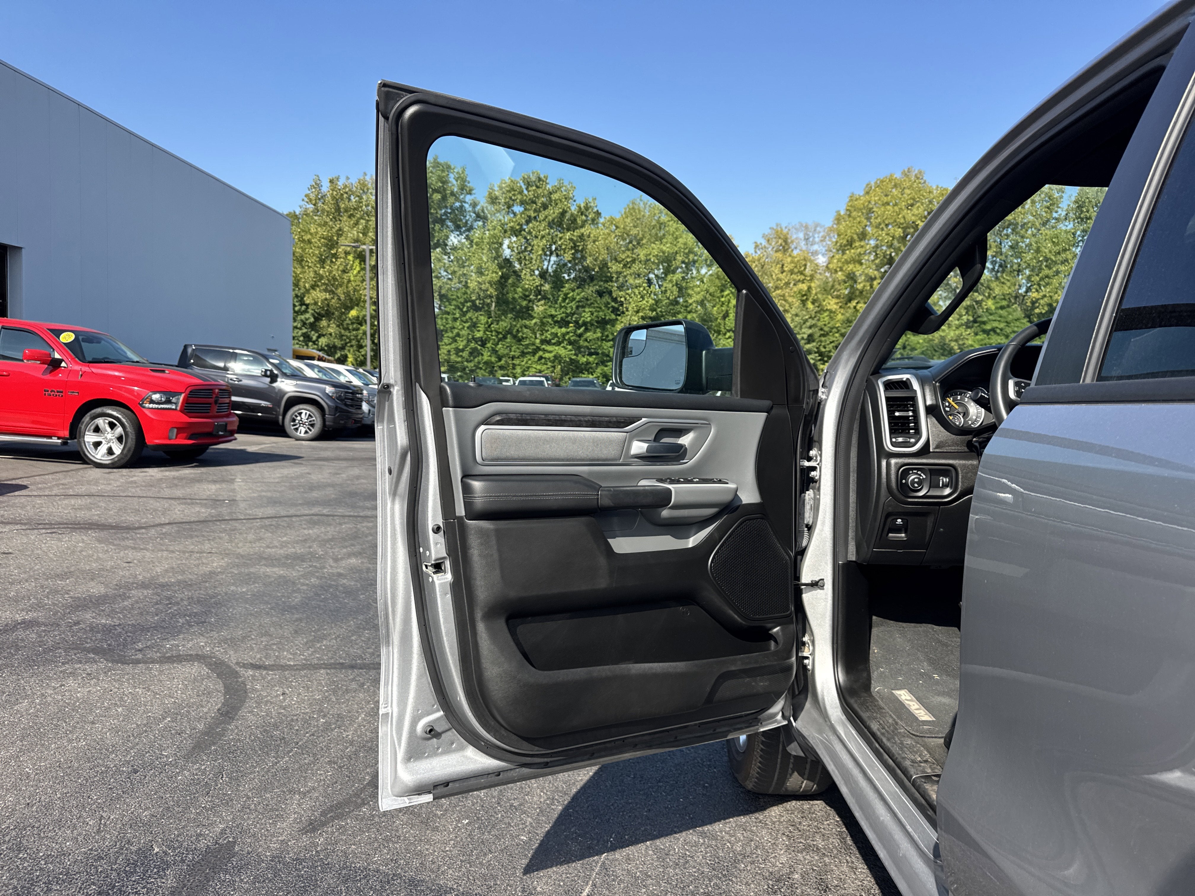 2022 RAM 1500 Big Horn Crew Cab 4x4 5'7" Box