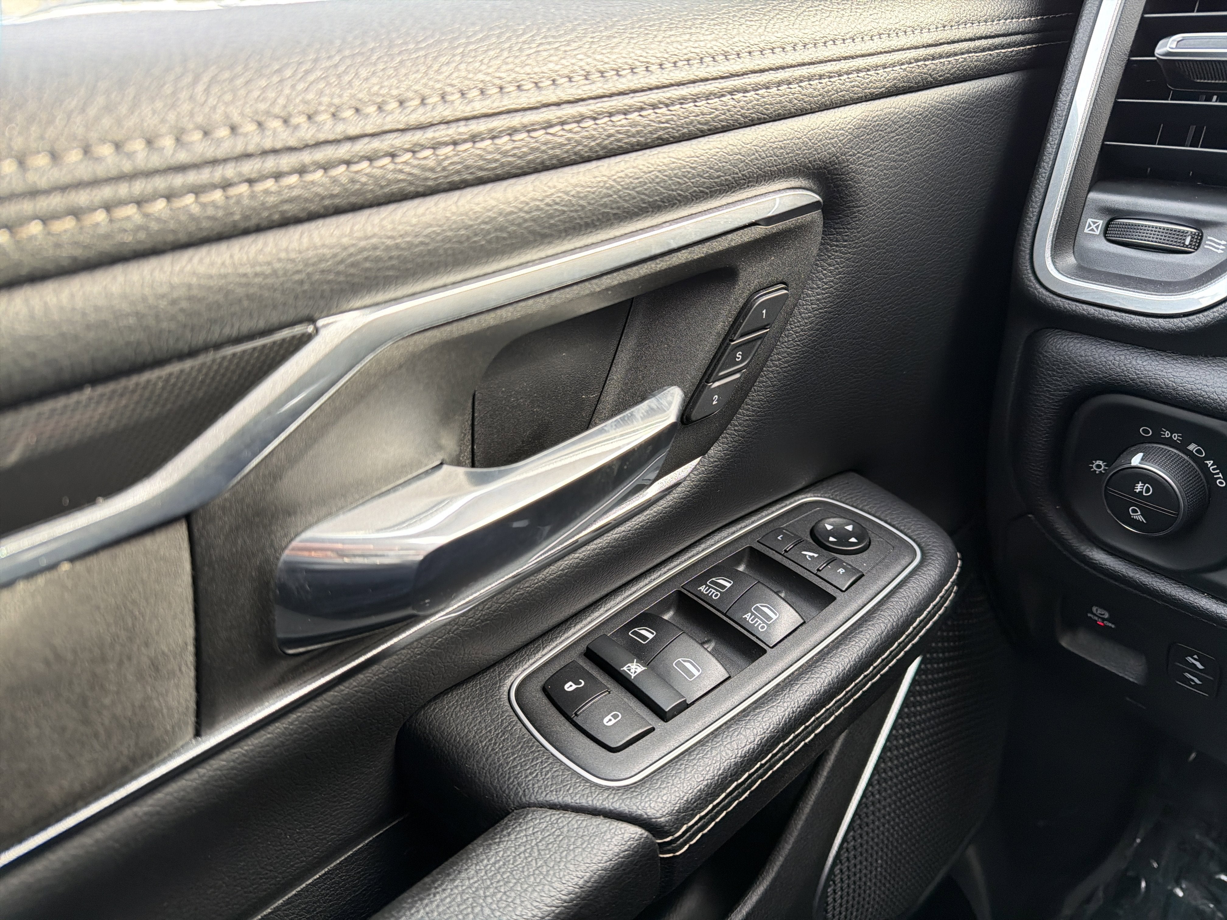 2021 RAM 1500 Laramie Crew Cab 4x4 6'4" Box