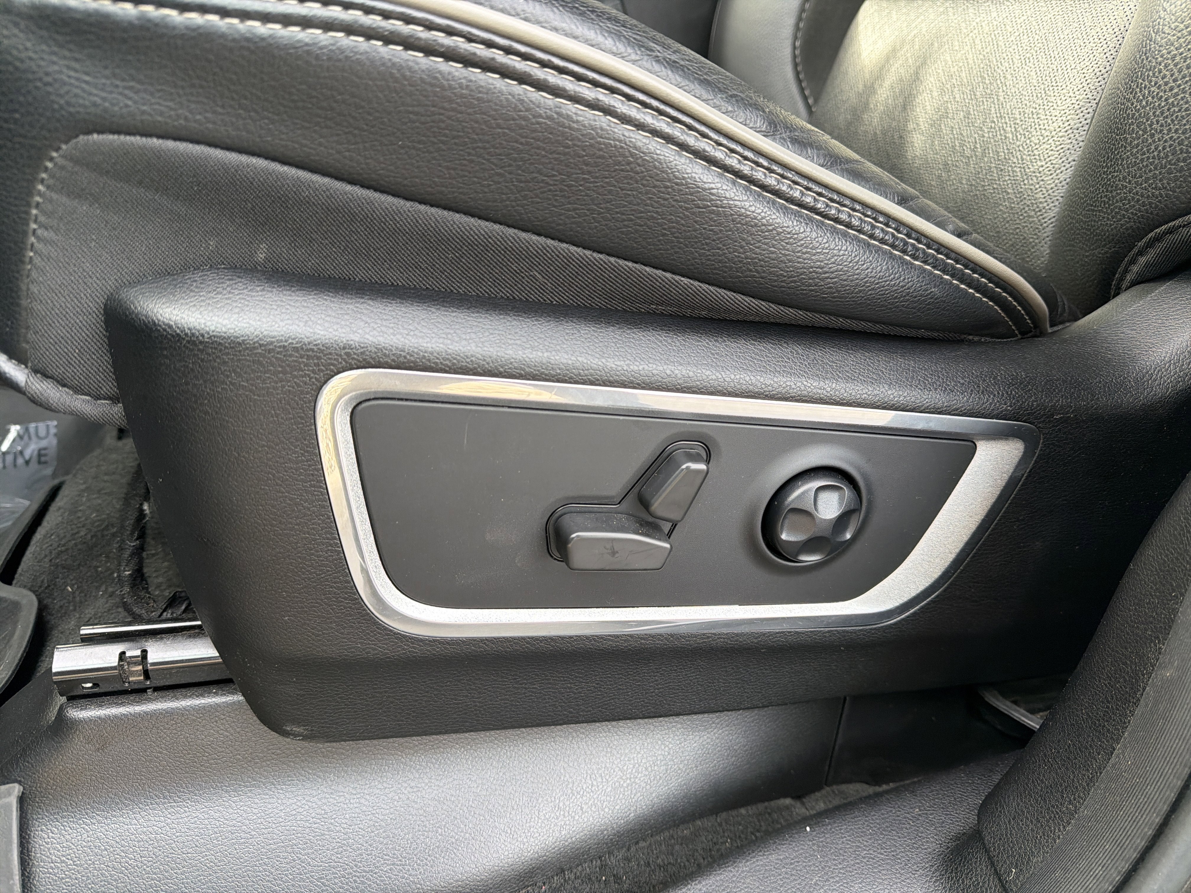 2021 RAM 1500 Laramie Crew Cab 4x4 6'4" Box