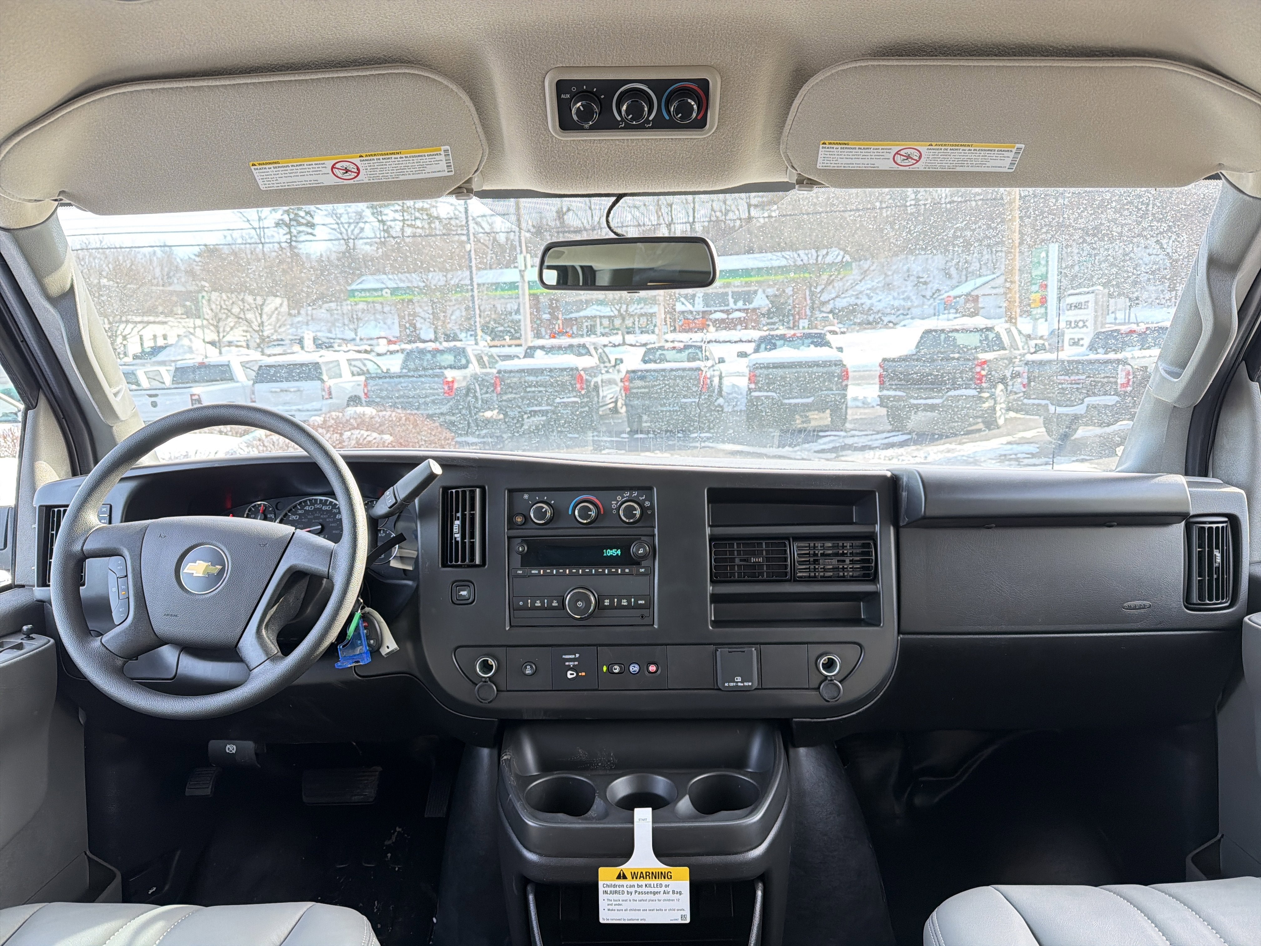 2025 Chevrolet Express Passenger 1LS