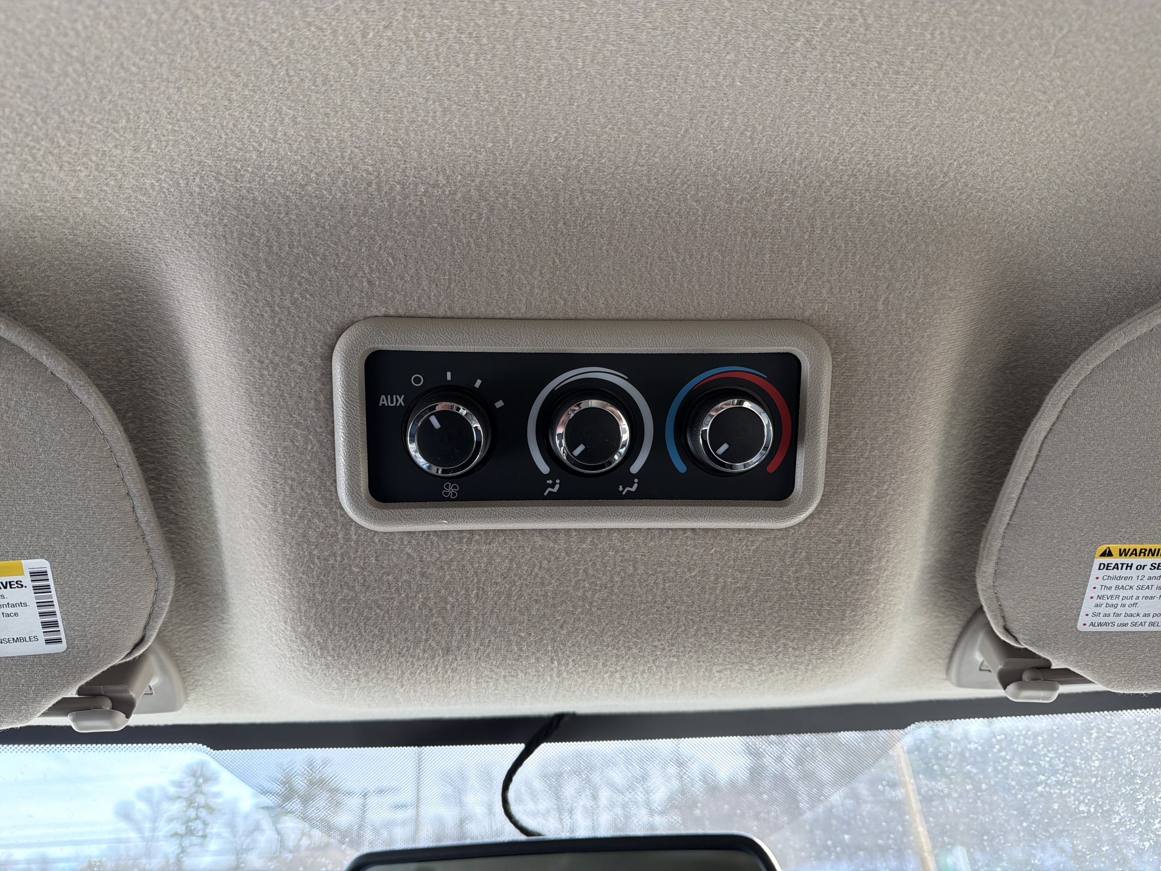 2025 Chevrolet Express Passenger 1LS