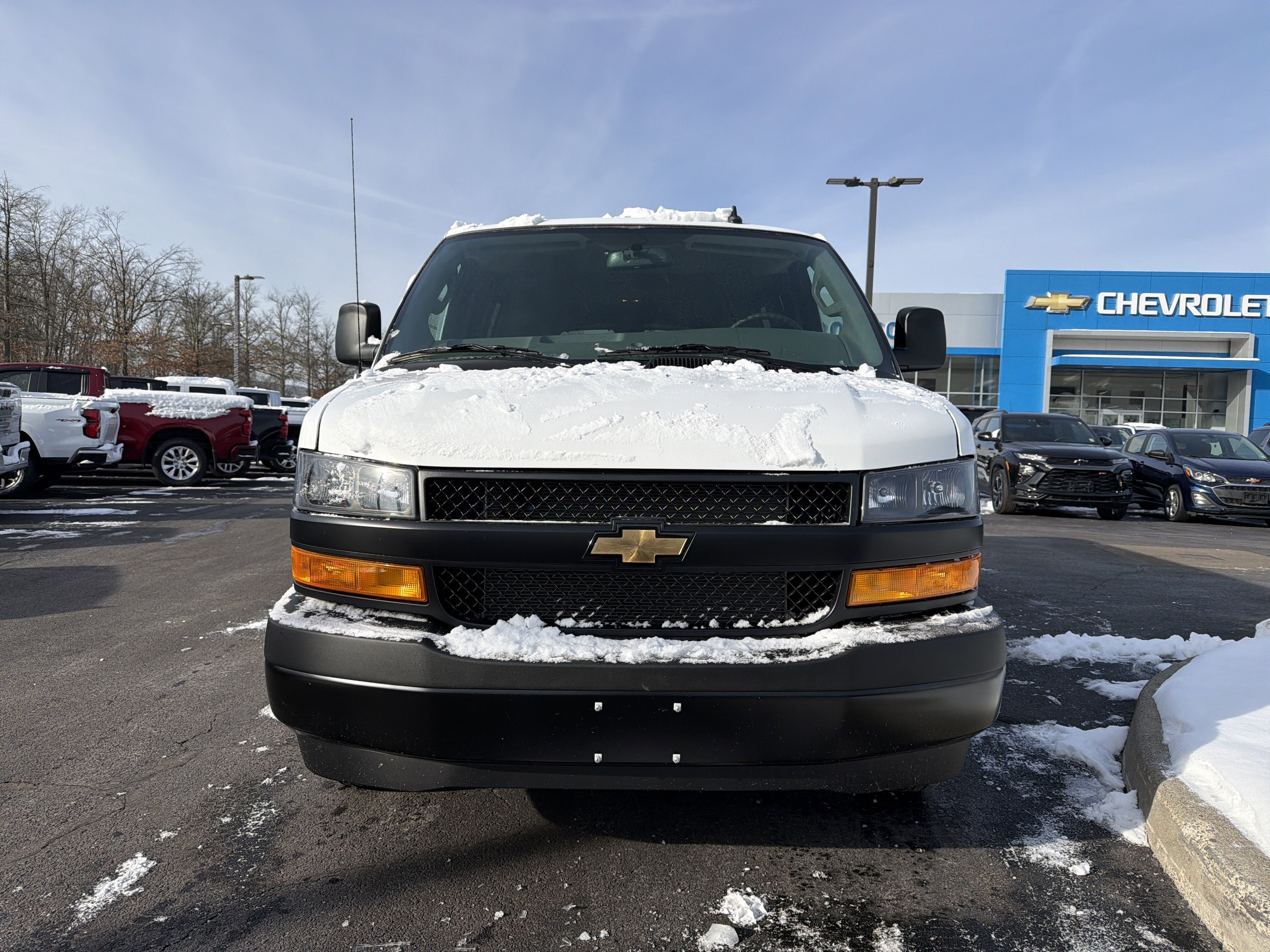 2025 Chevrolet Express Passenger 1LS