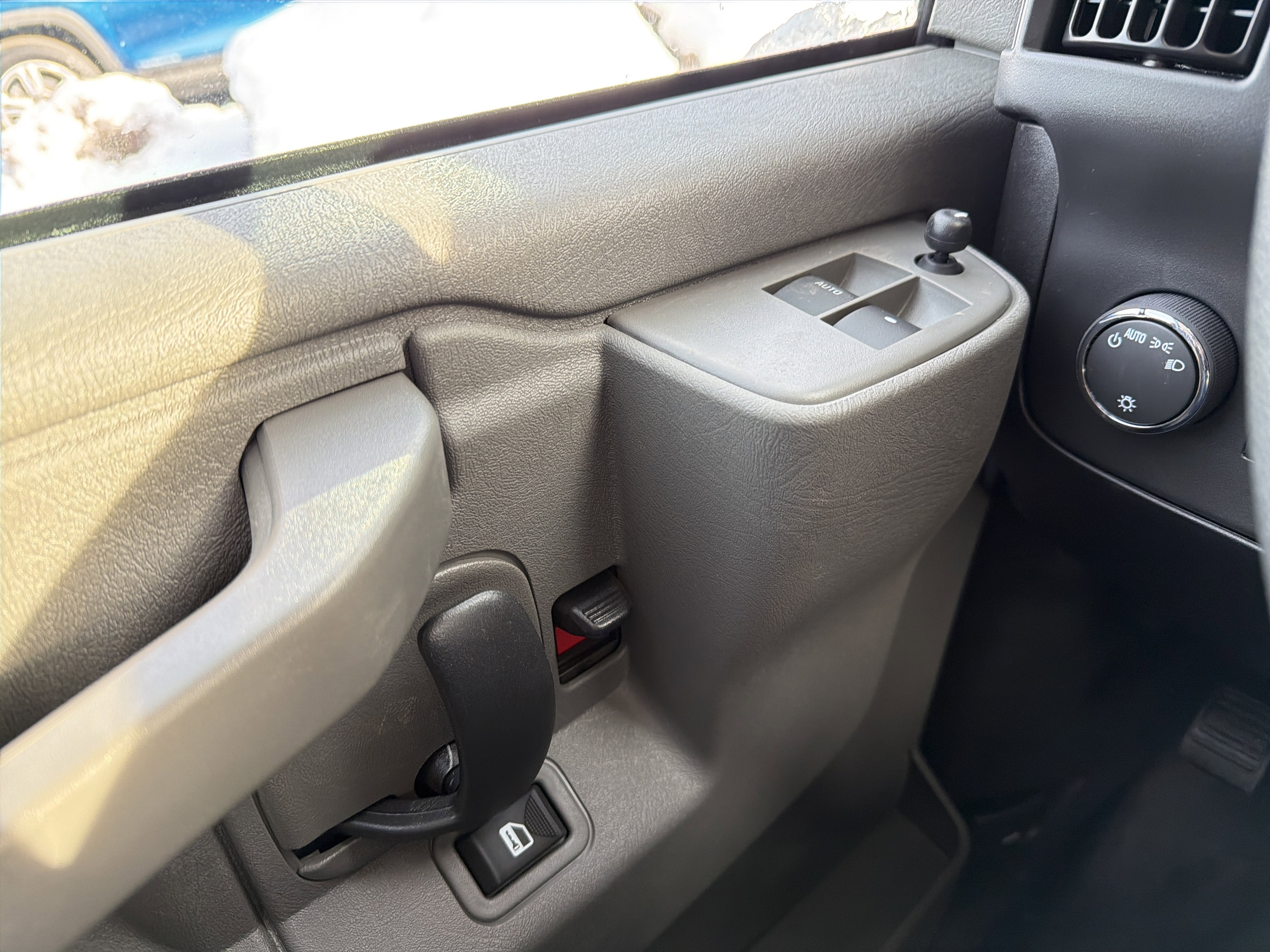 2025 Chevrolet Express Passenger 1LS