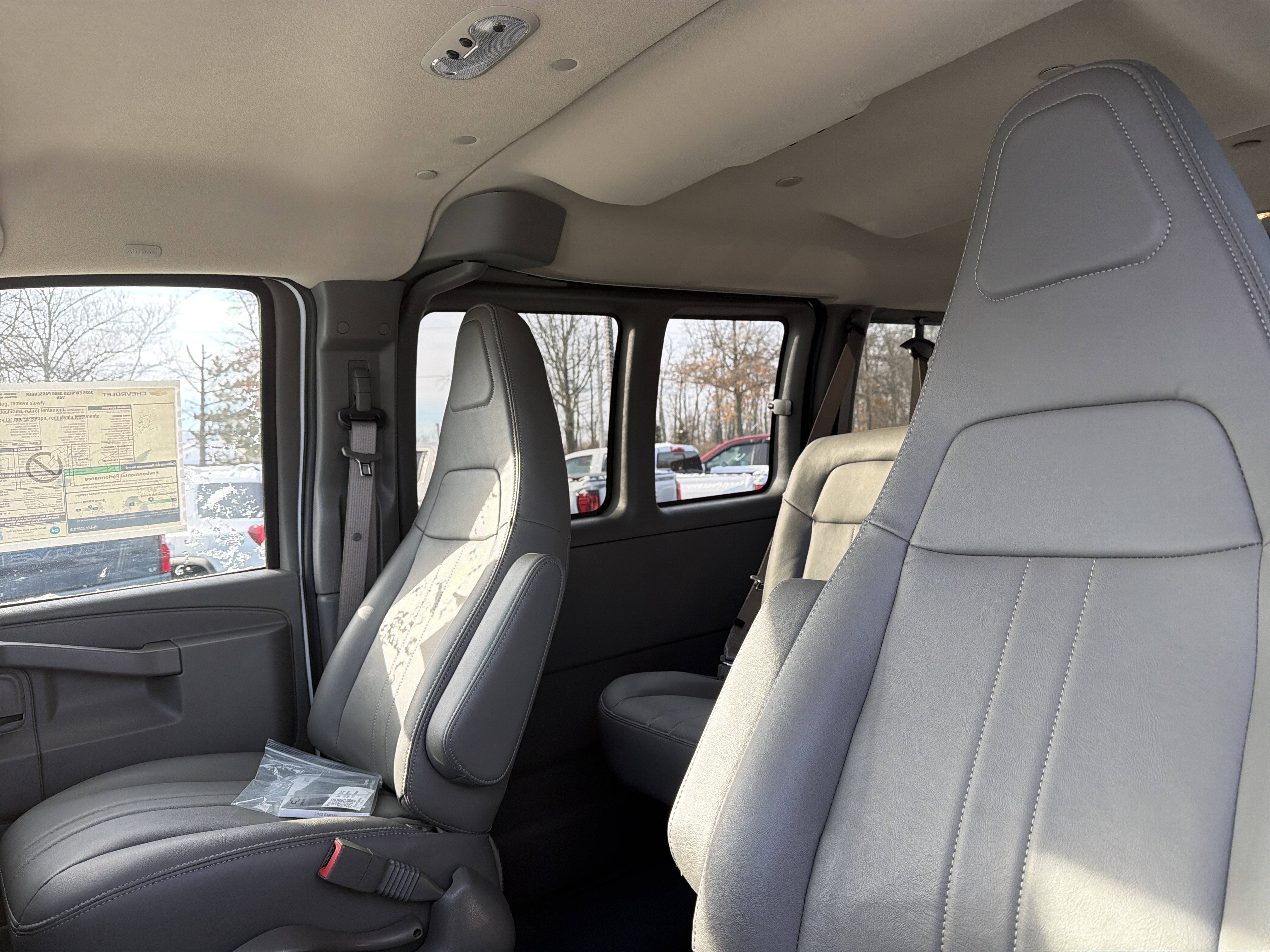 2025 Chevrolet Express Passenger 1LS