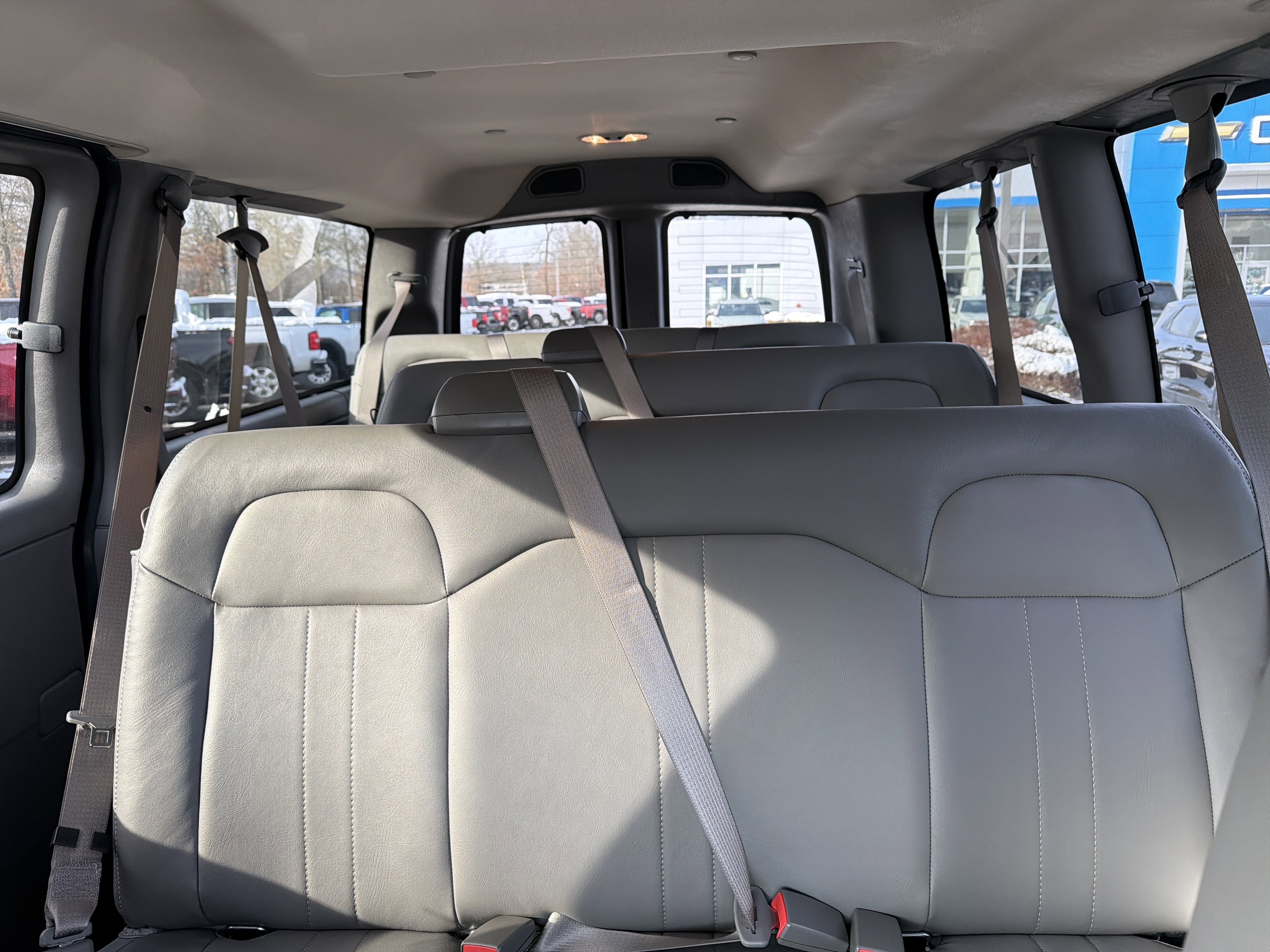 2025 Chevrolet Express Passenger 1LS