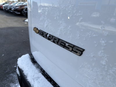 2025 Chevrolet Express Passenger 1LS